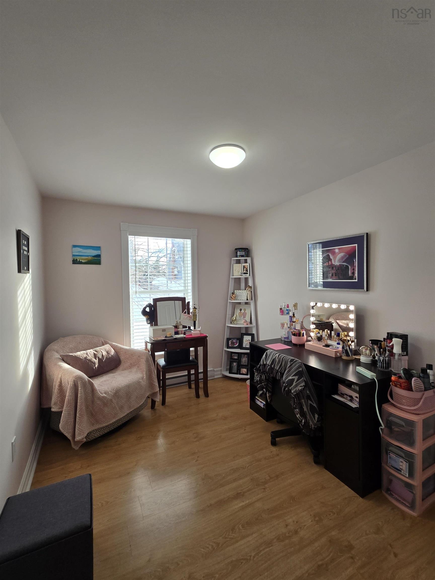 $279,900.00: 43 Glenda Crescent, Sydney