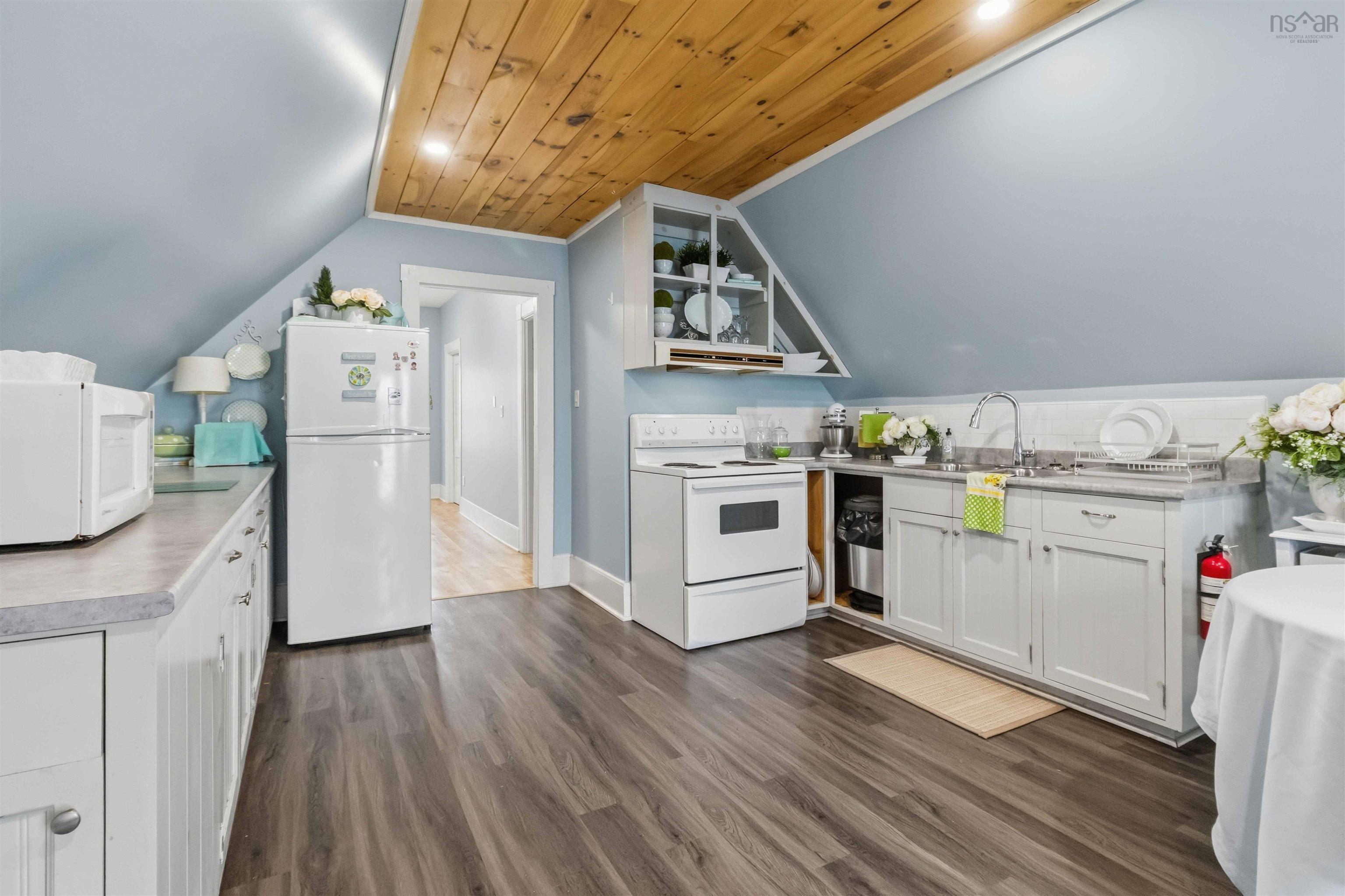 $649,900.00: 499 Main Street, Mahone Bay