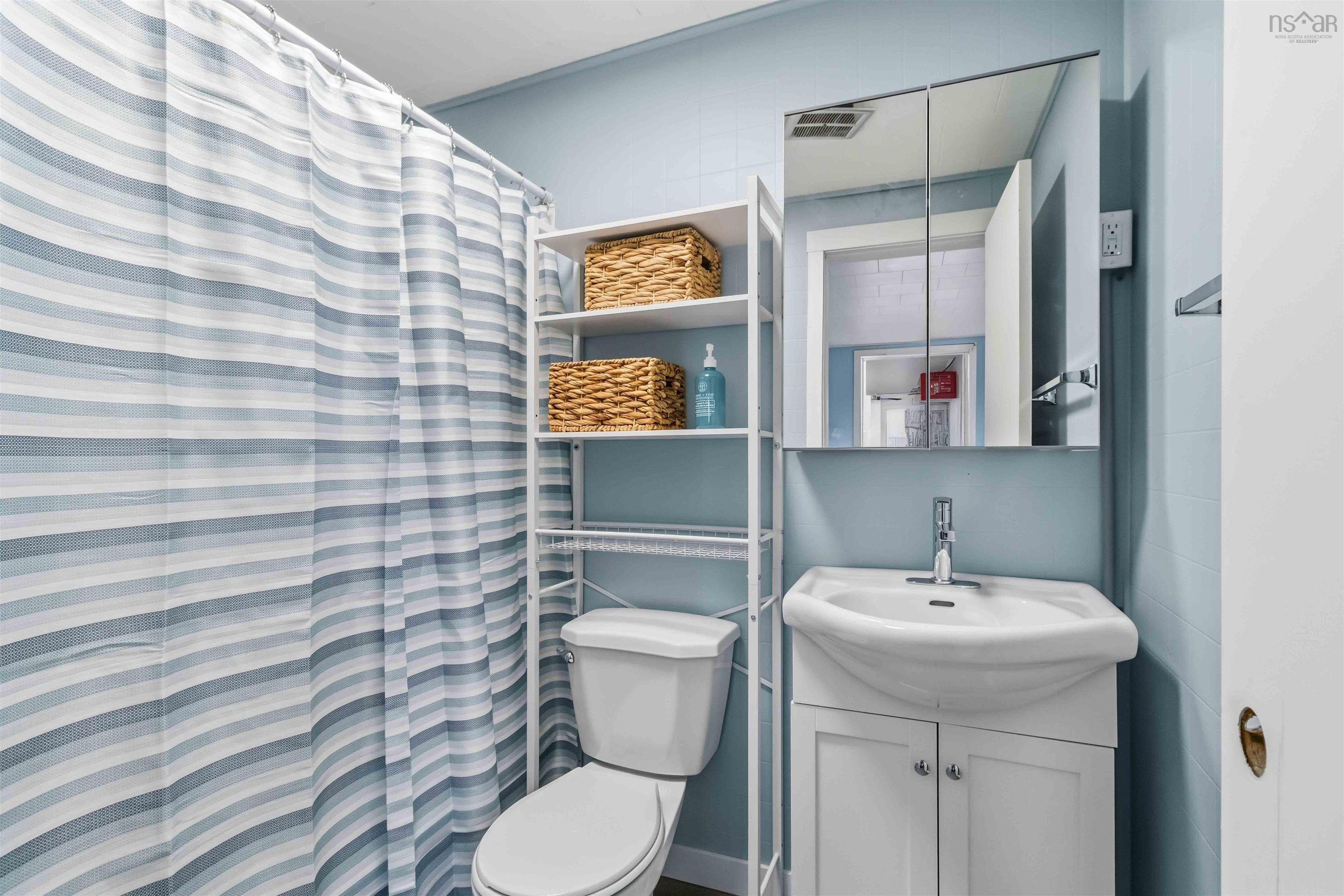 $649,900.00: 499 Main Street, Mahone Bay