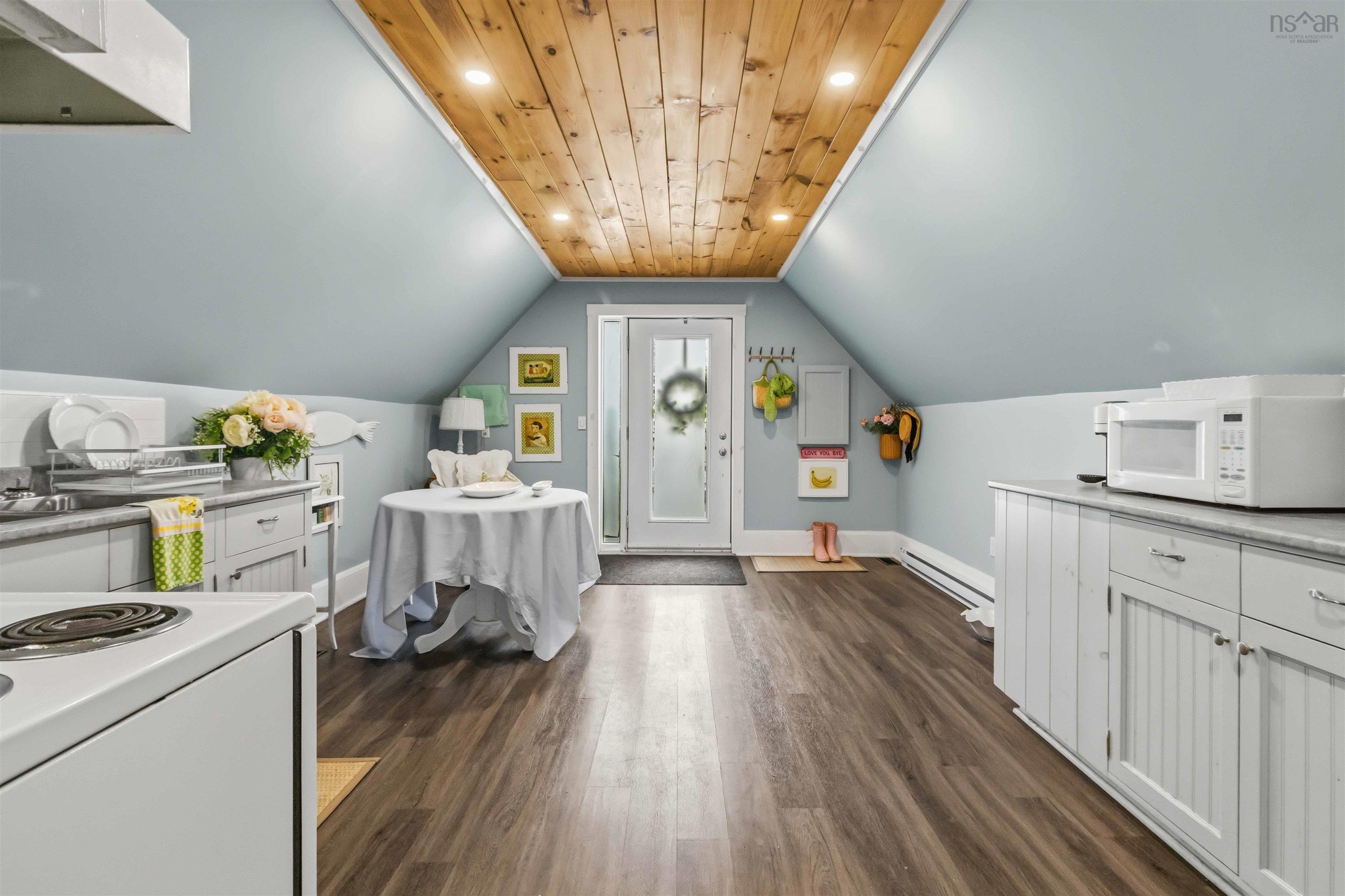 $649,900.00: 499 Main Street, Mahone Bay