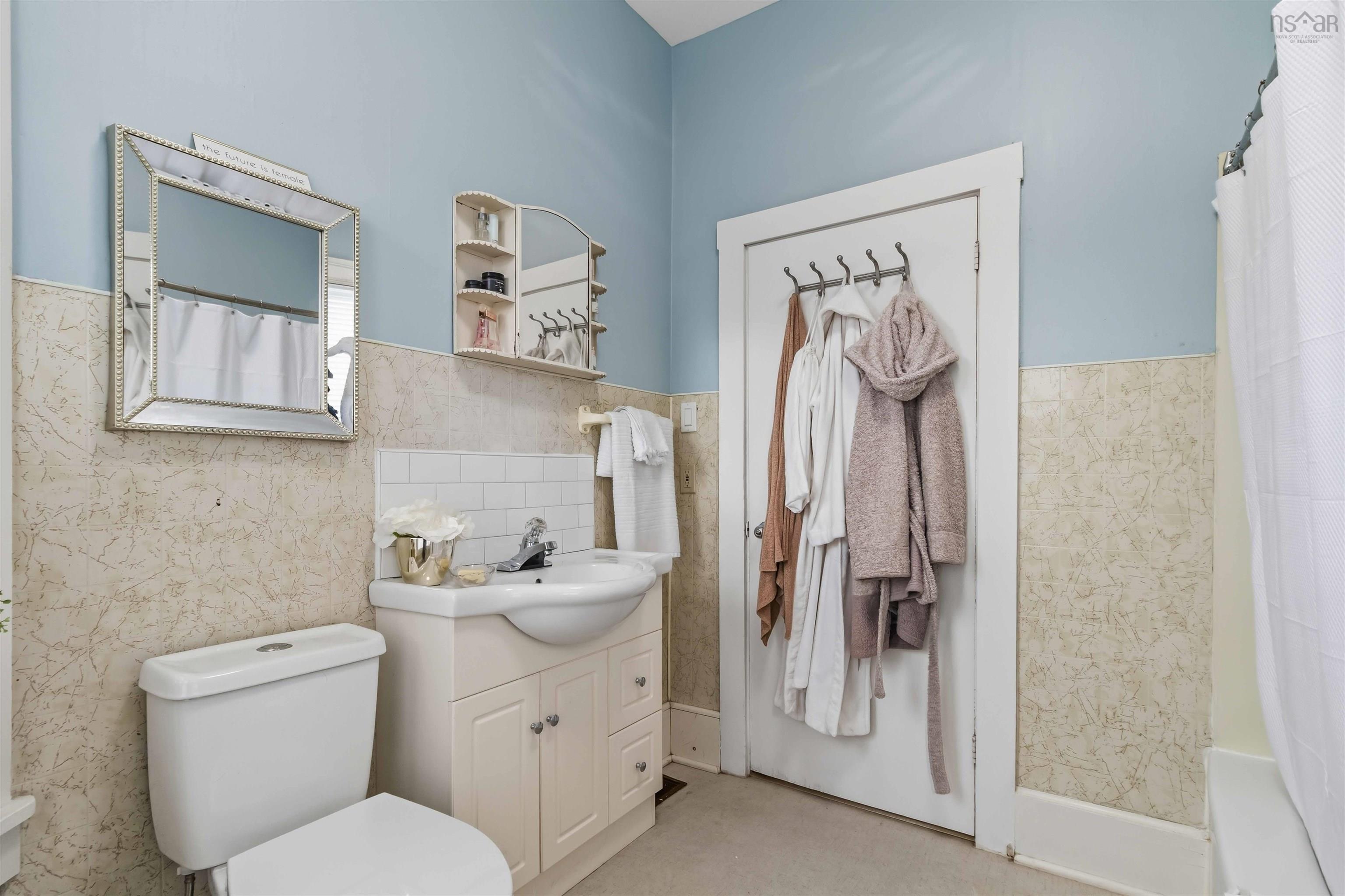 $649,900.00: 499 Main Street, Mahone Bay