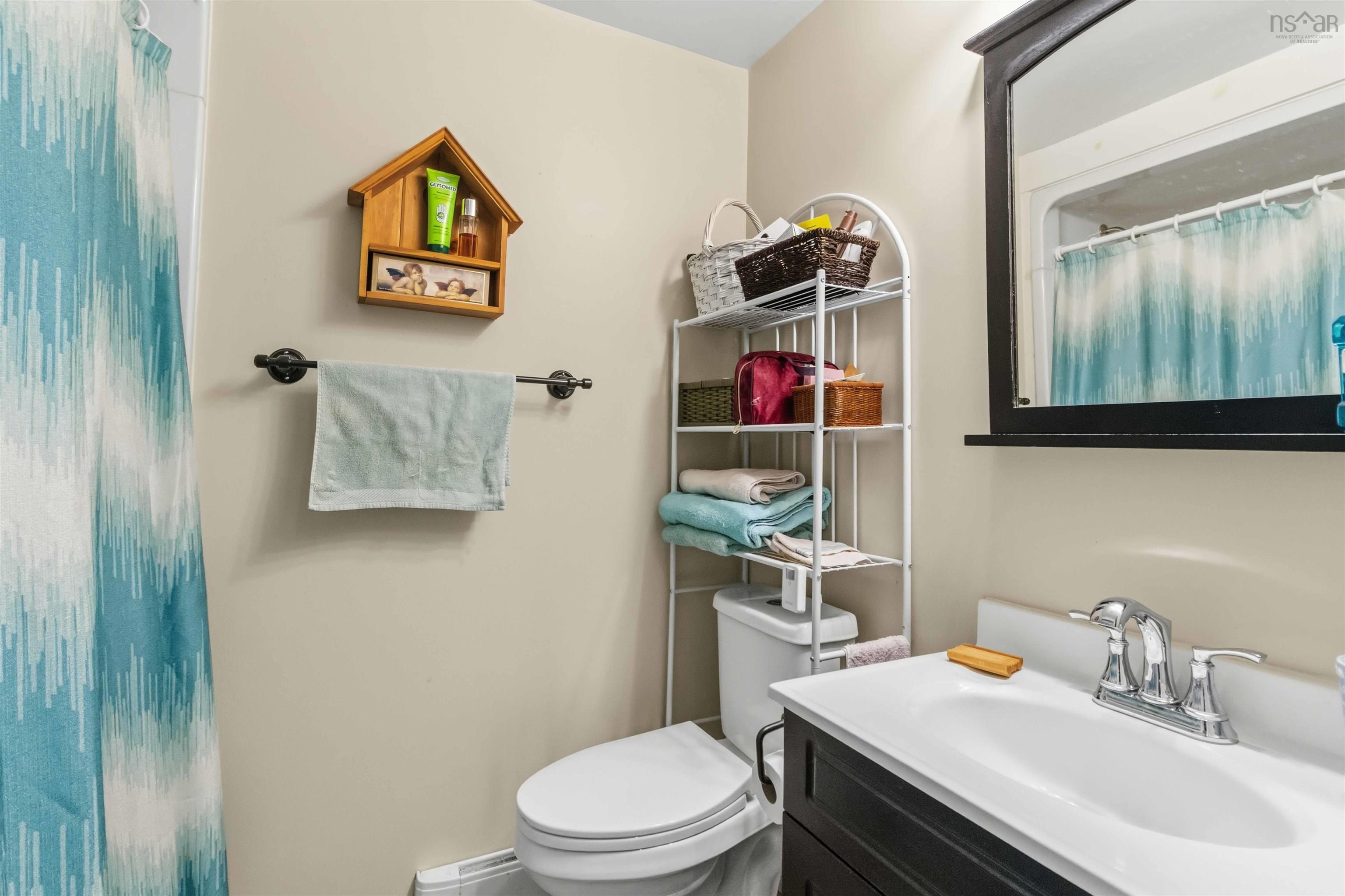 $649,900.00: 499 Main Street, Mahone Bay