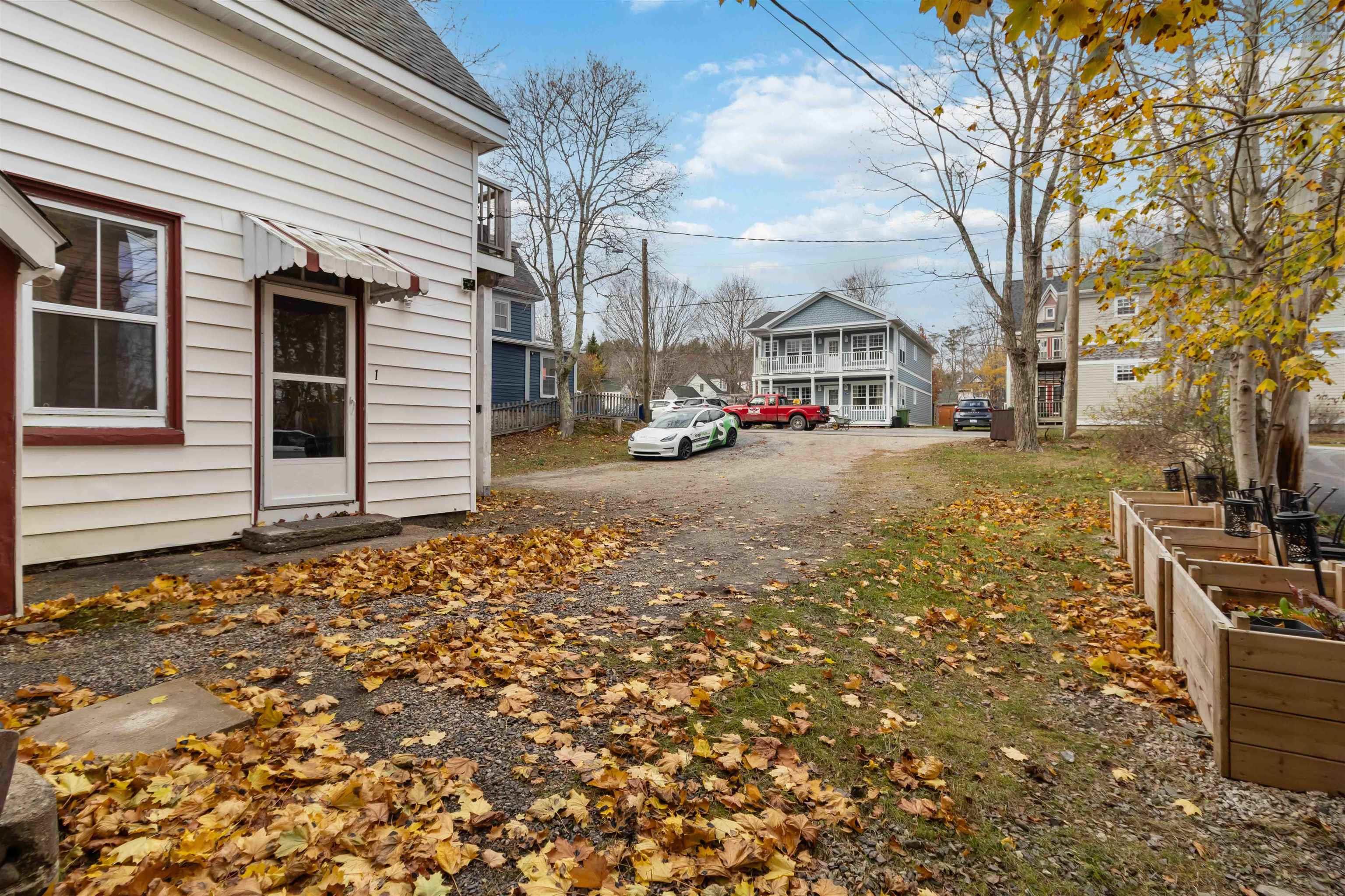 $649,900.00: 499 Main Street, Mahone Bay