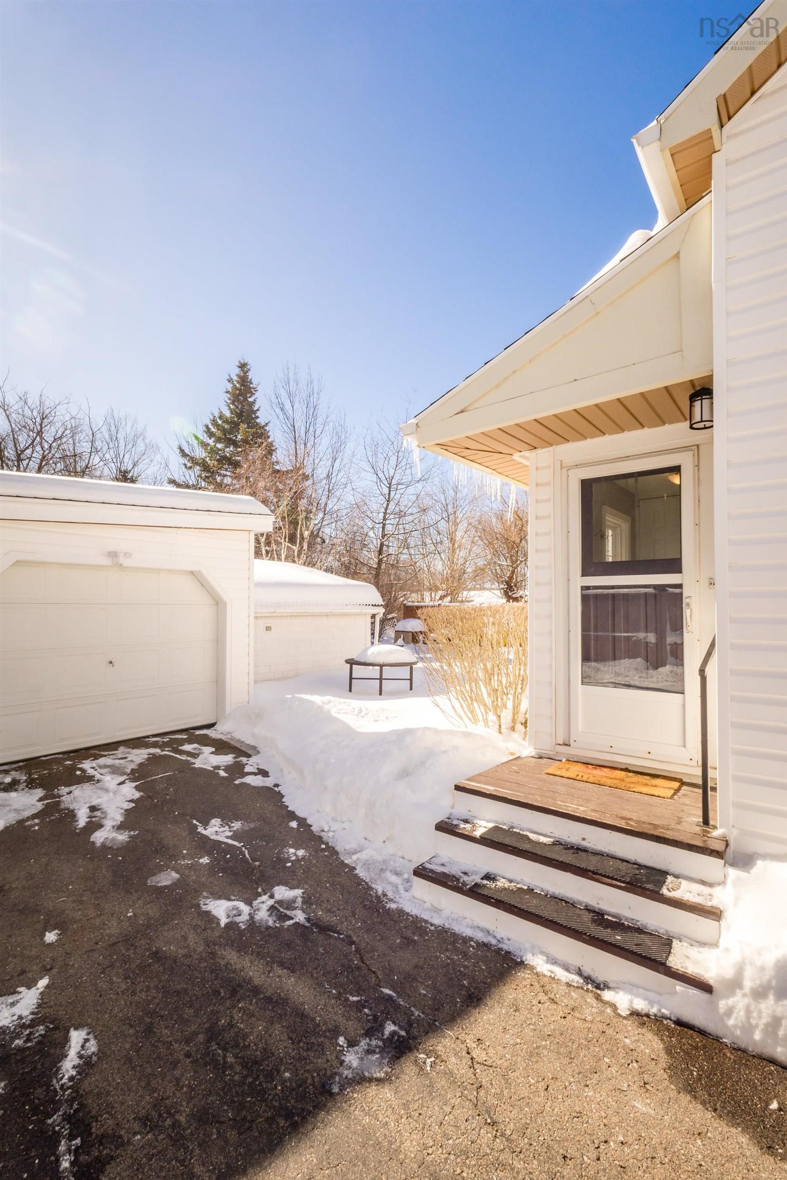 $499,000.00: 159 Pleasant Street, Wolfville