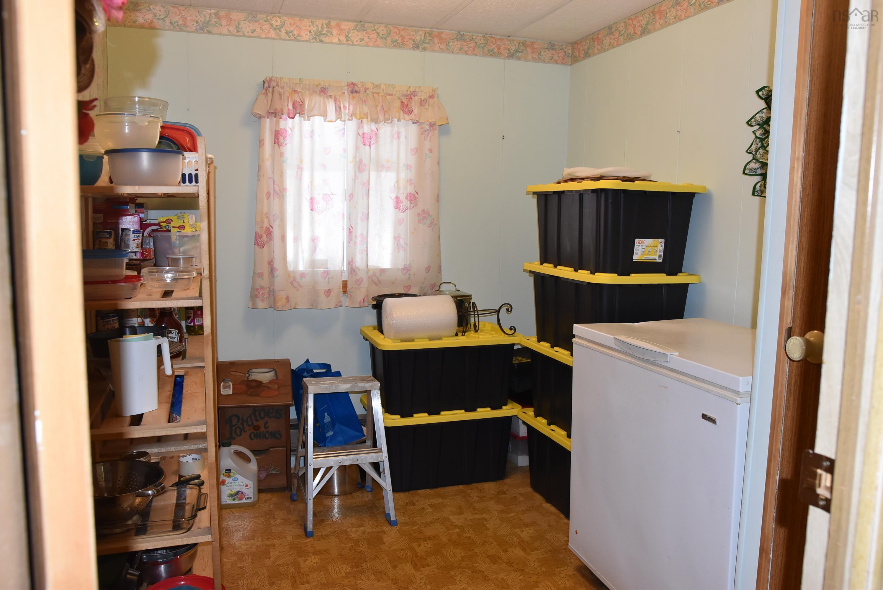 $255,000.00: 236 Weltons Lane, Meadowvale