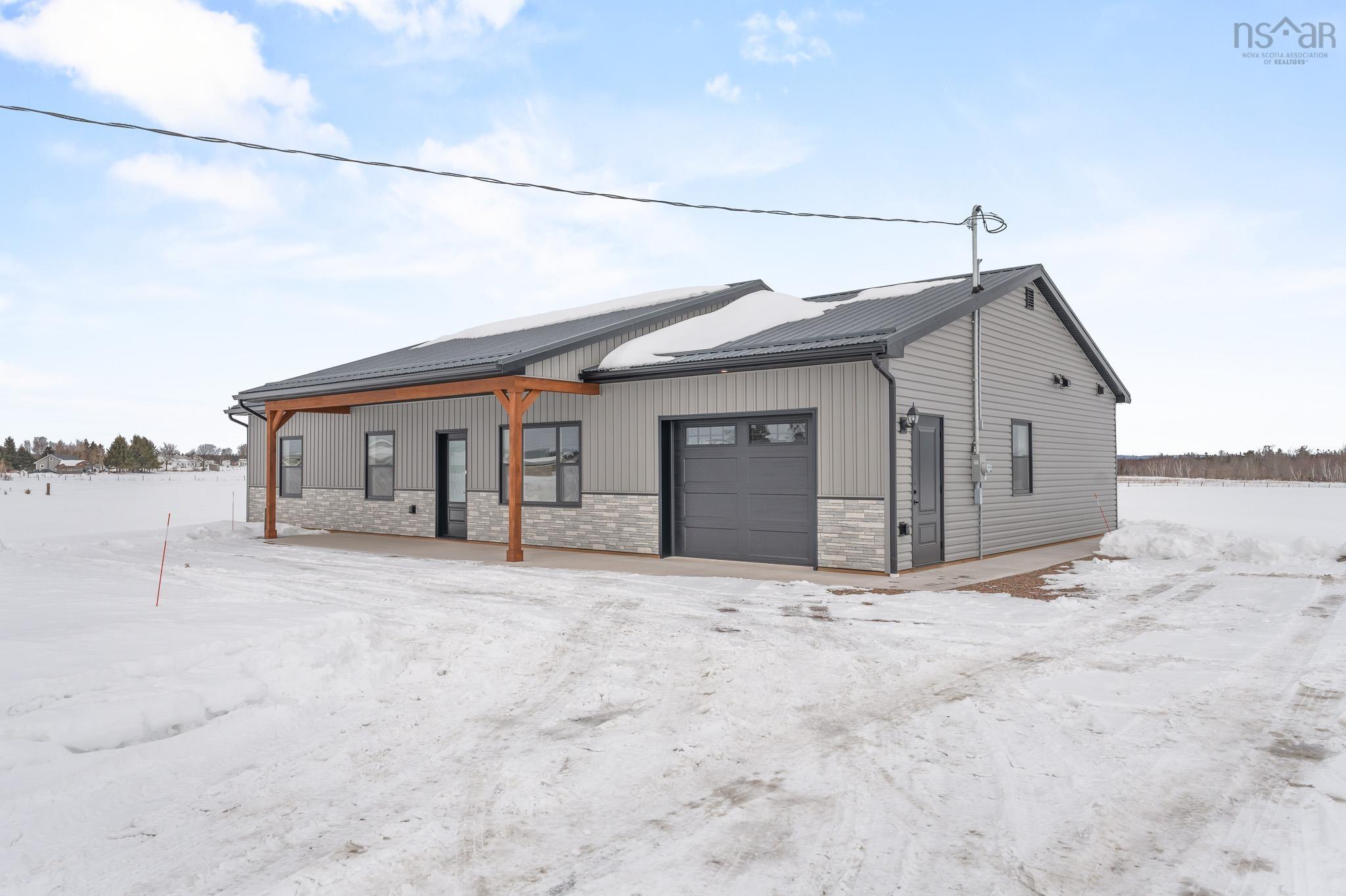 $524,900.00: 11297 Highway 2, Masstown