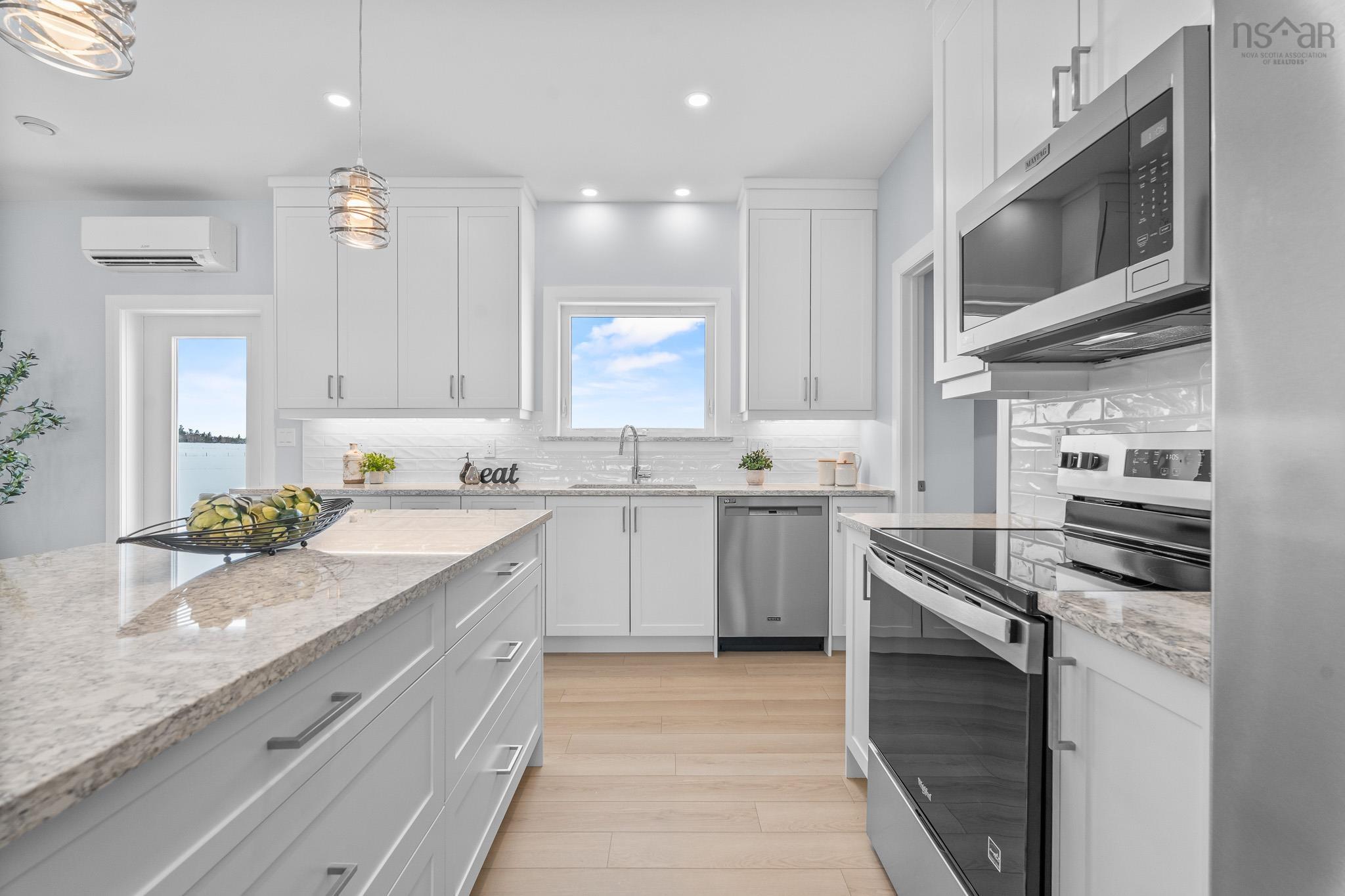 $524,900.00: 11297 Highway 2, Masstown