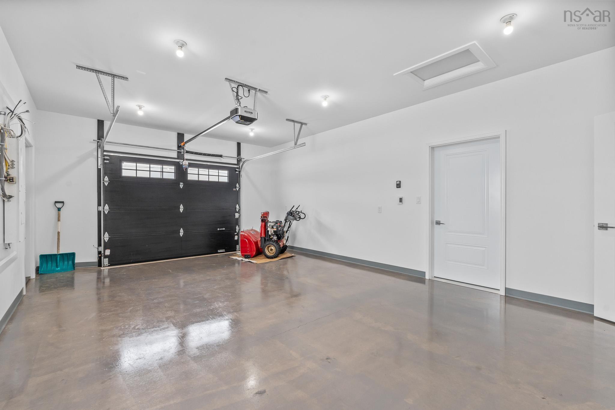 $524,900.00: 11297 Highway 2, Masstown