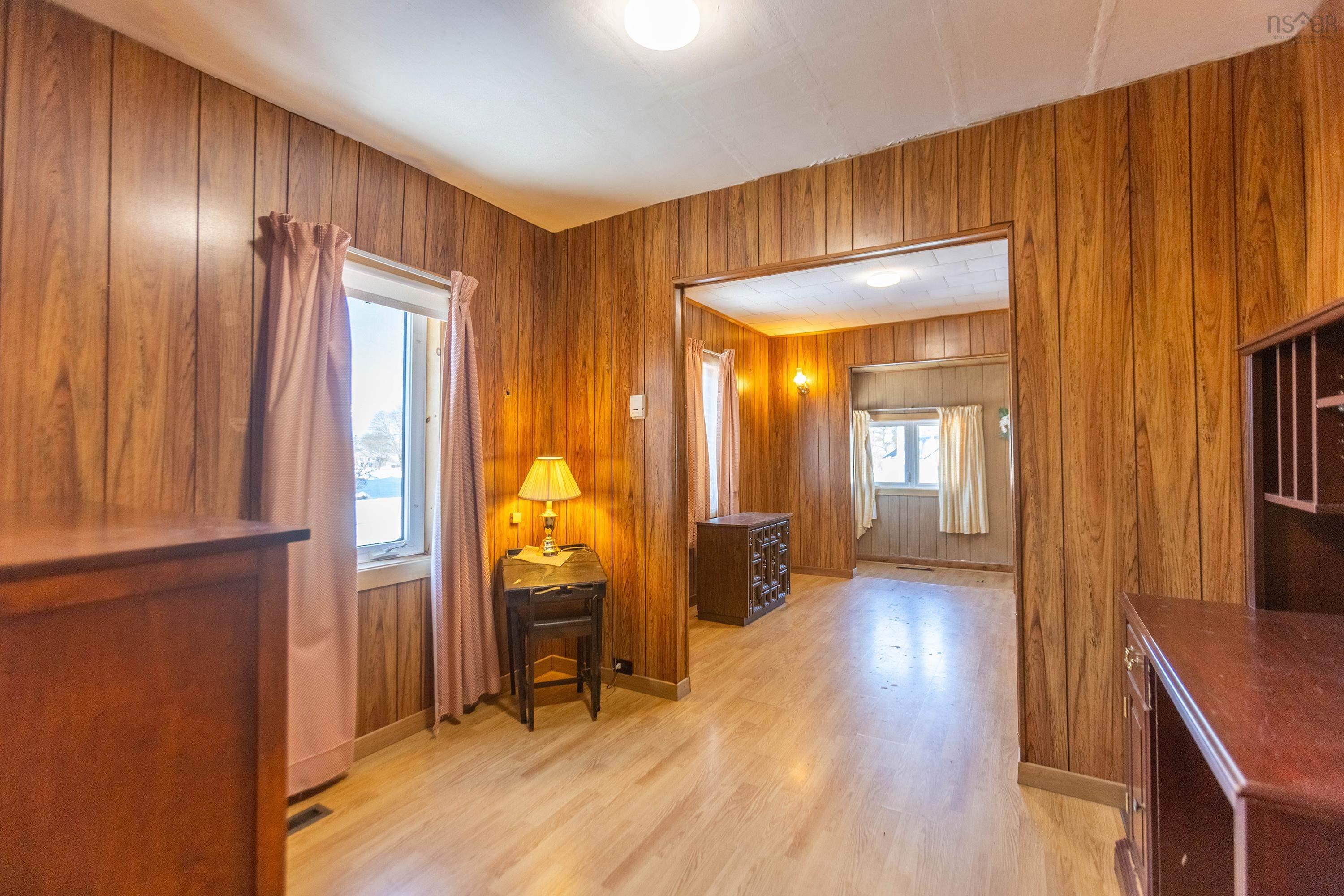 $149,900.00: 135 Pleasant Street E, Amherst