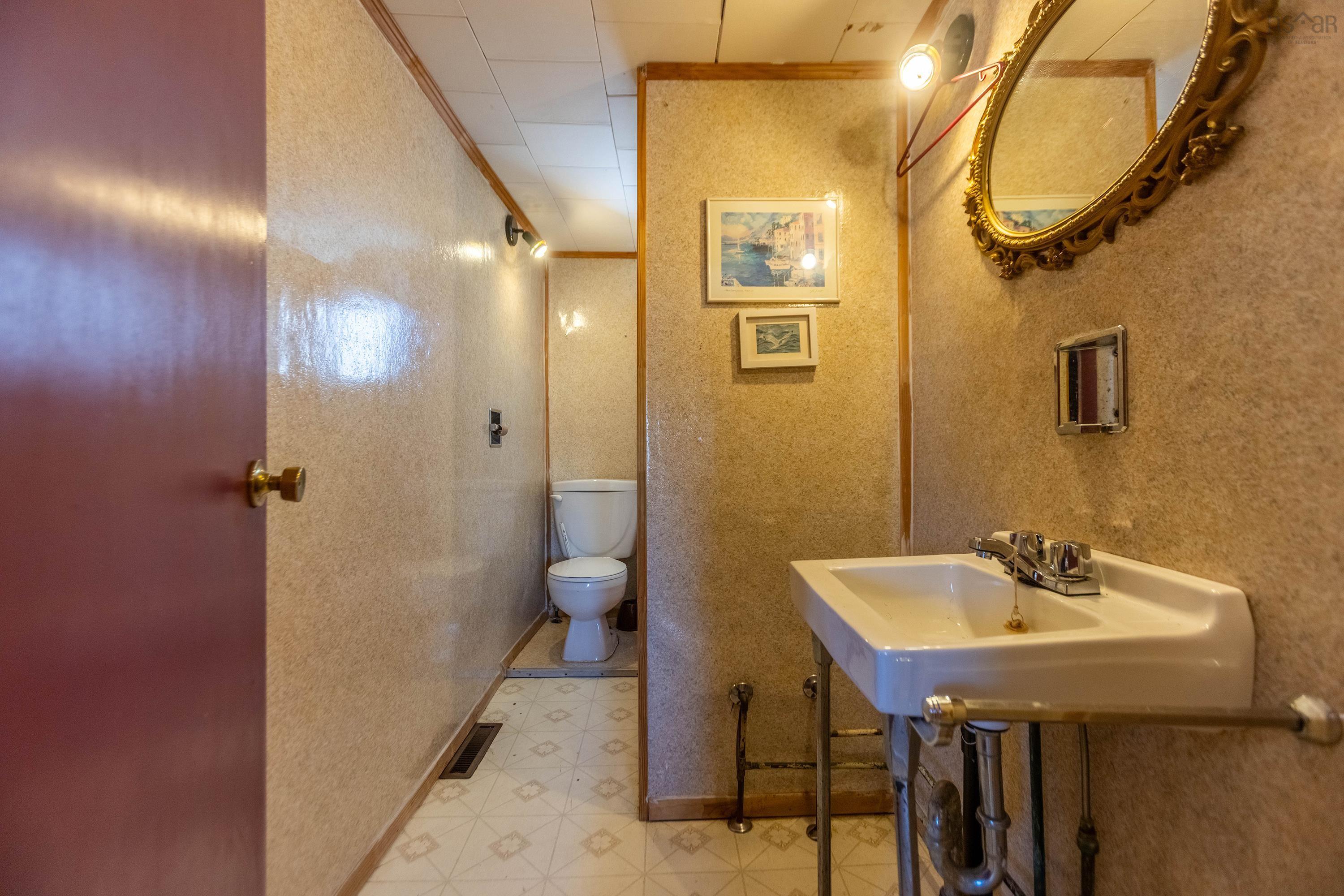 $149,900.00: 135 Pleasant Street E, Amherst