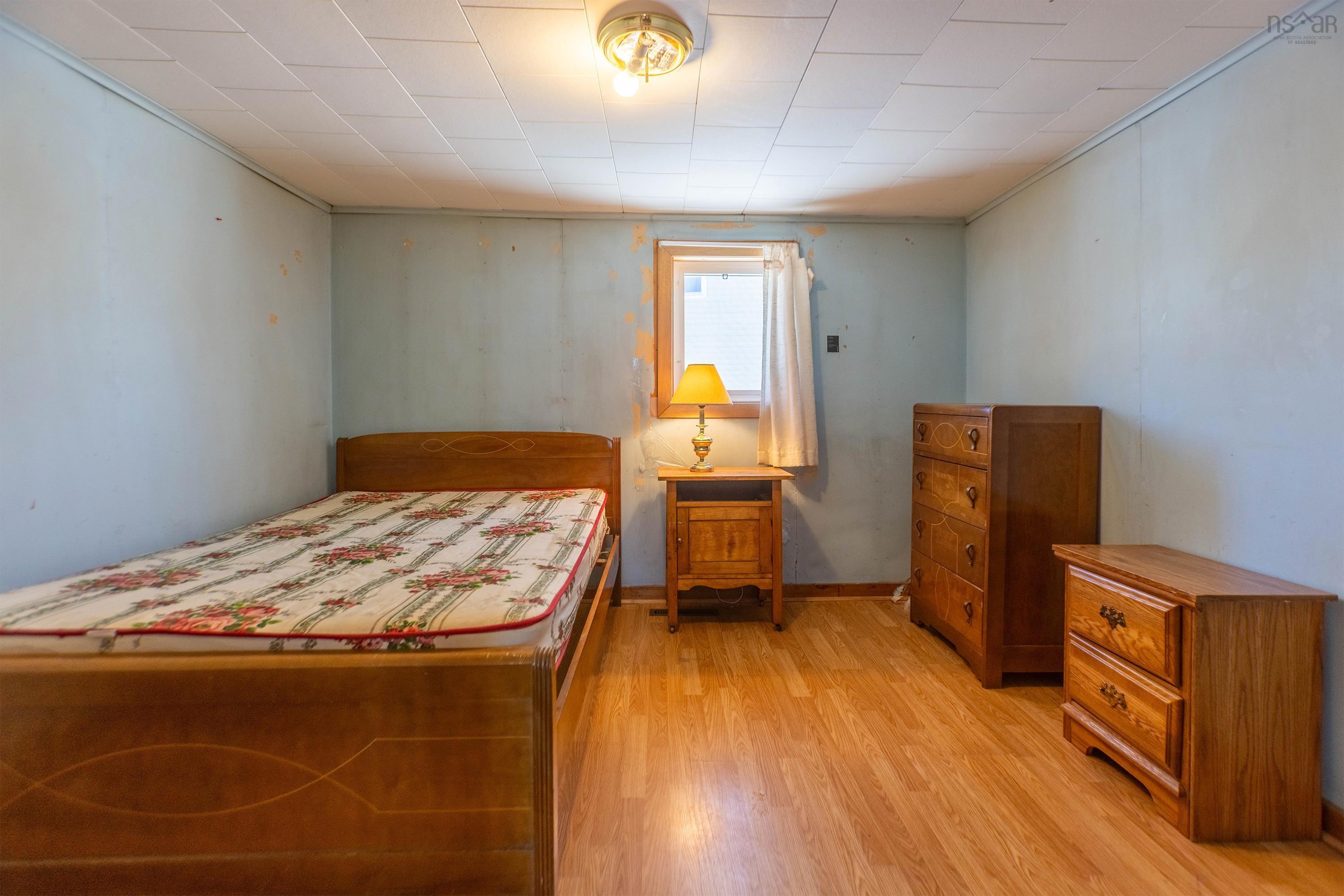 $149,900.00: 135 Pleasant Street E, Amherst