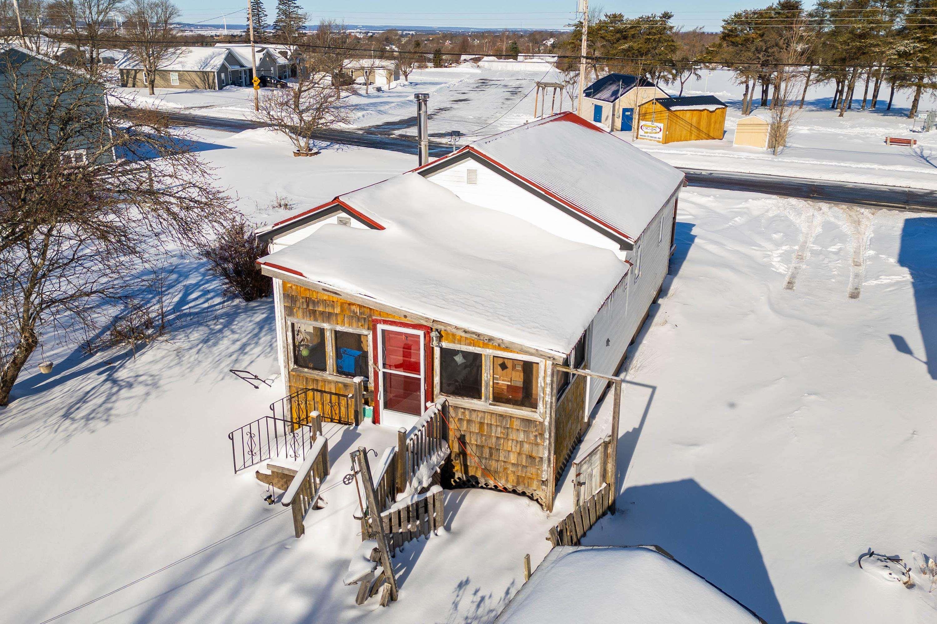 $149,900.00: 135 Pleasant Street E, Amherst