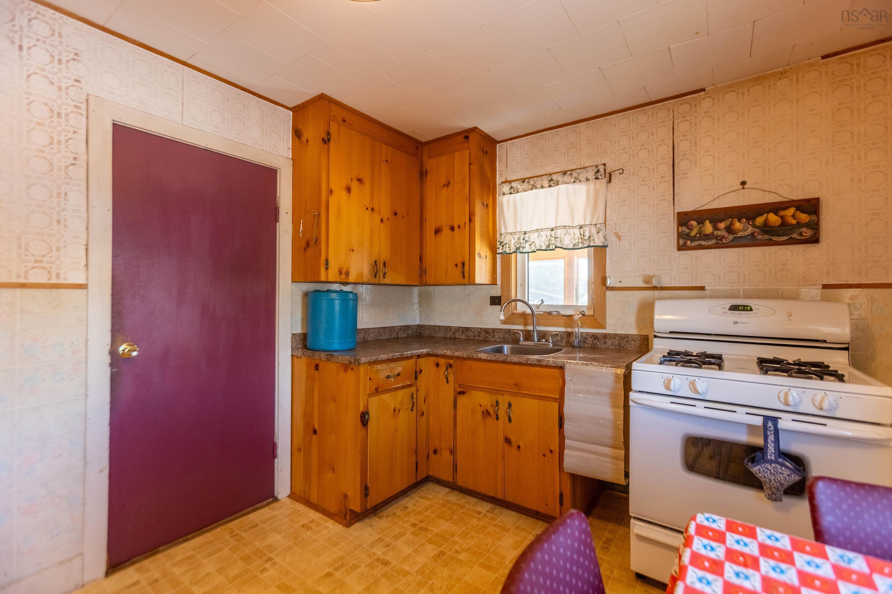 $149,900.00: 135 Pleasant Street E, Amherst