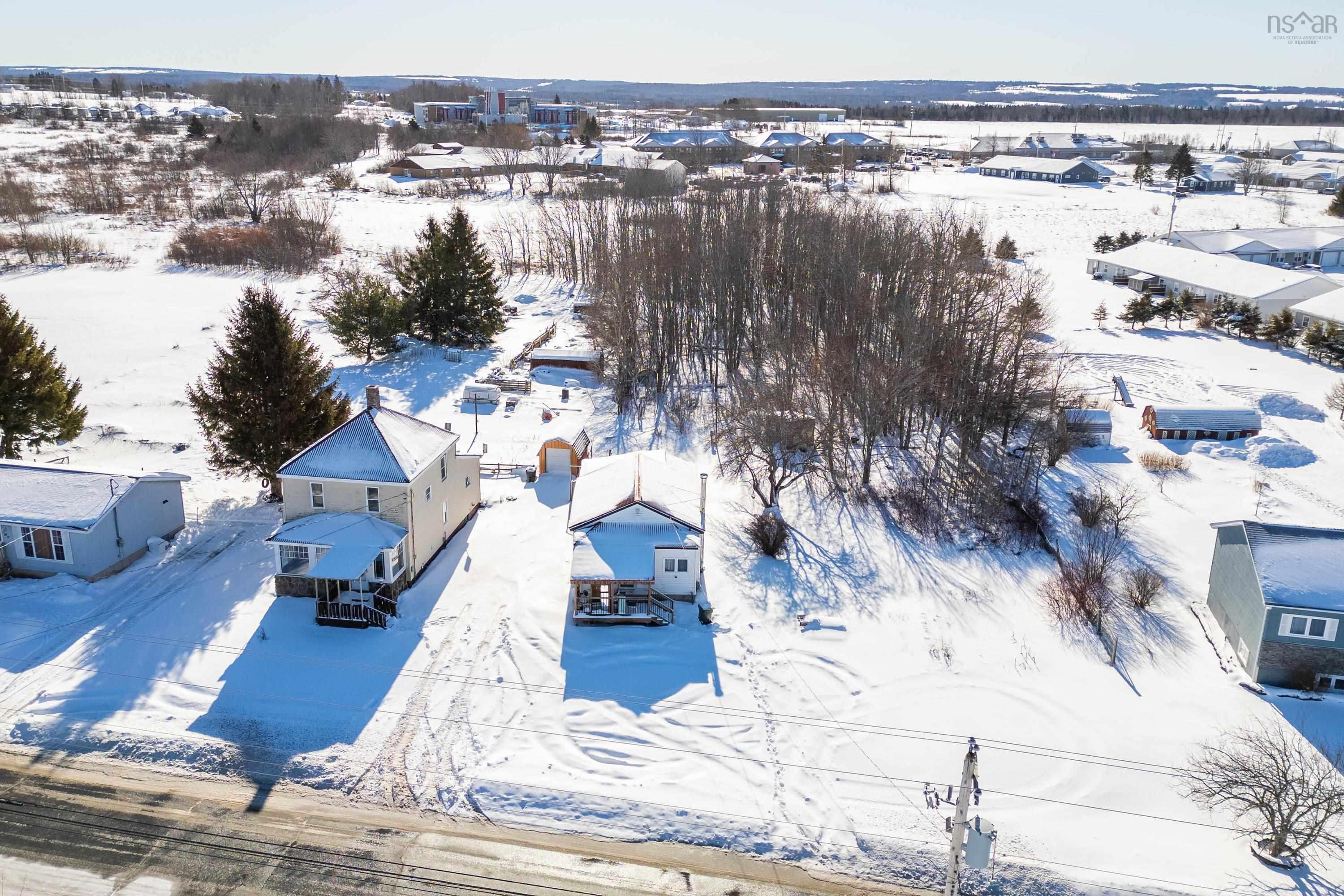 $149,900.00: 135 Pleasant Street E, Amherst