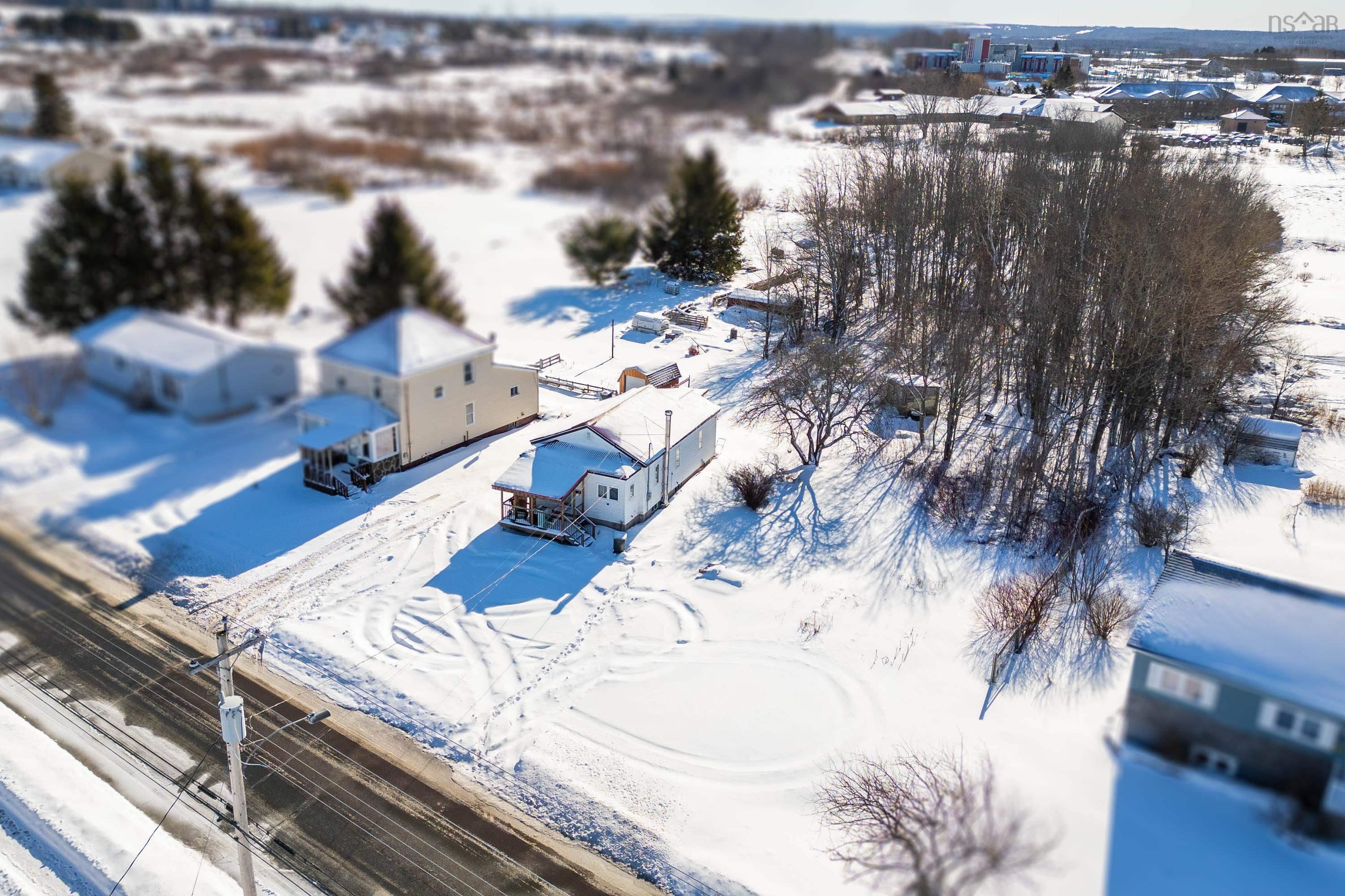 $149,900.00: 135 Pleasant Street E, Amherst