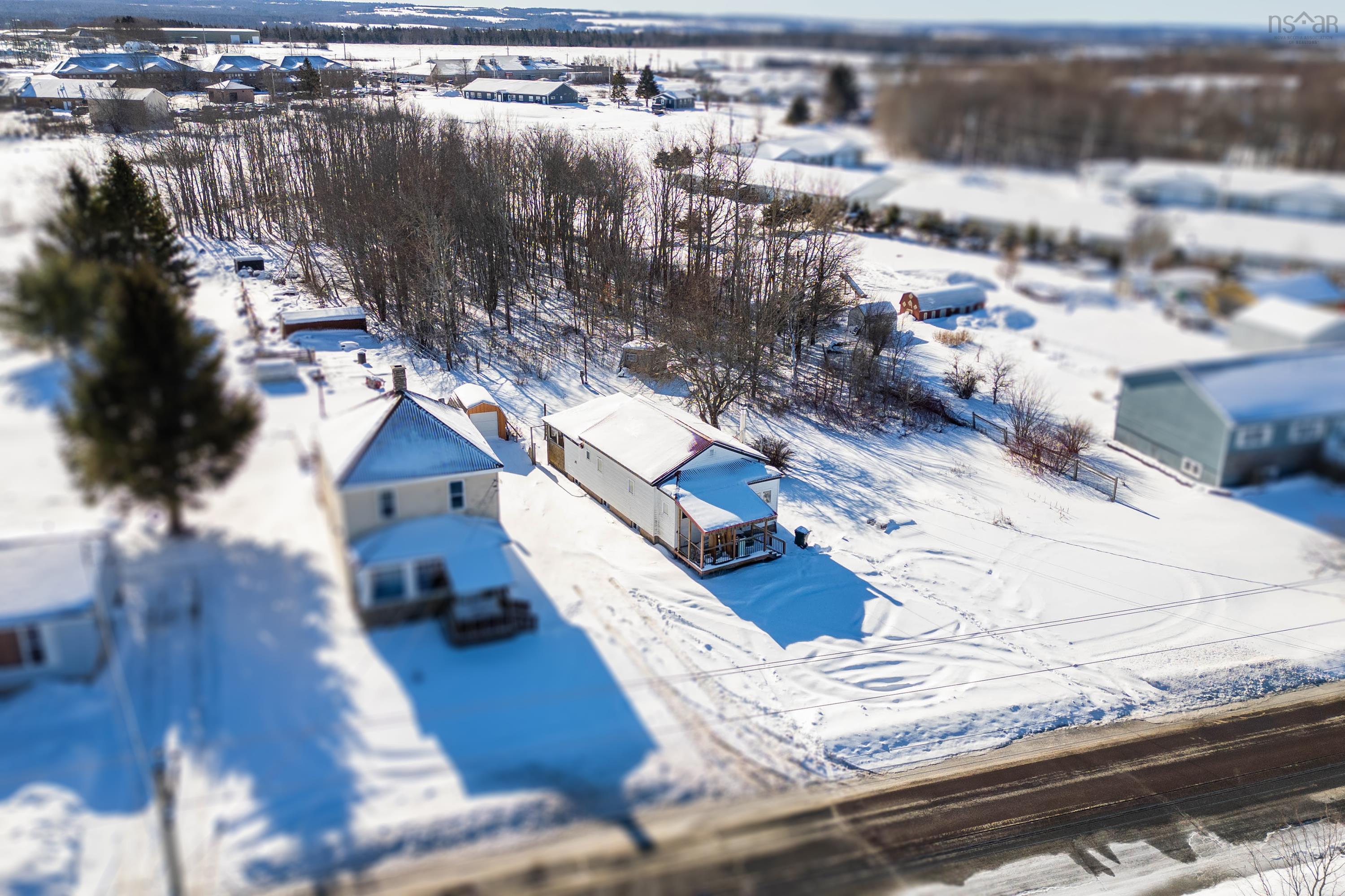 $149,900.00: 135 Pleasant Street E, Amherst