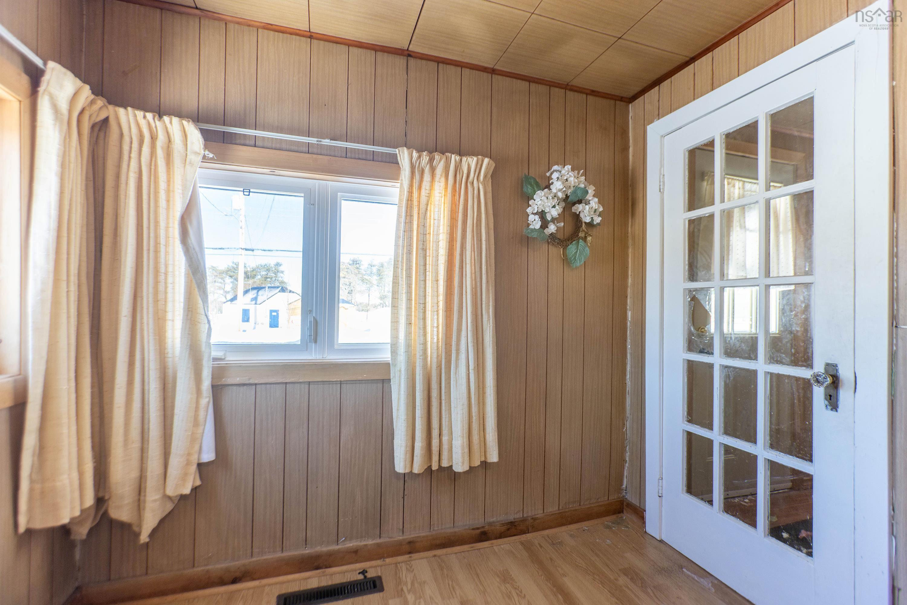 $149,900.00: 135 Pleasant Street E, Amherst