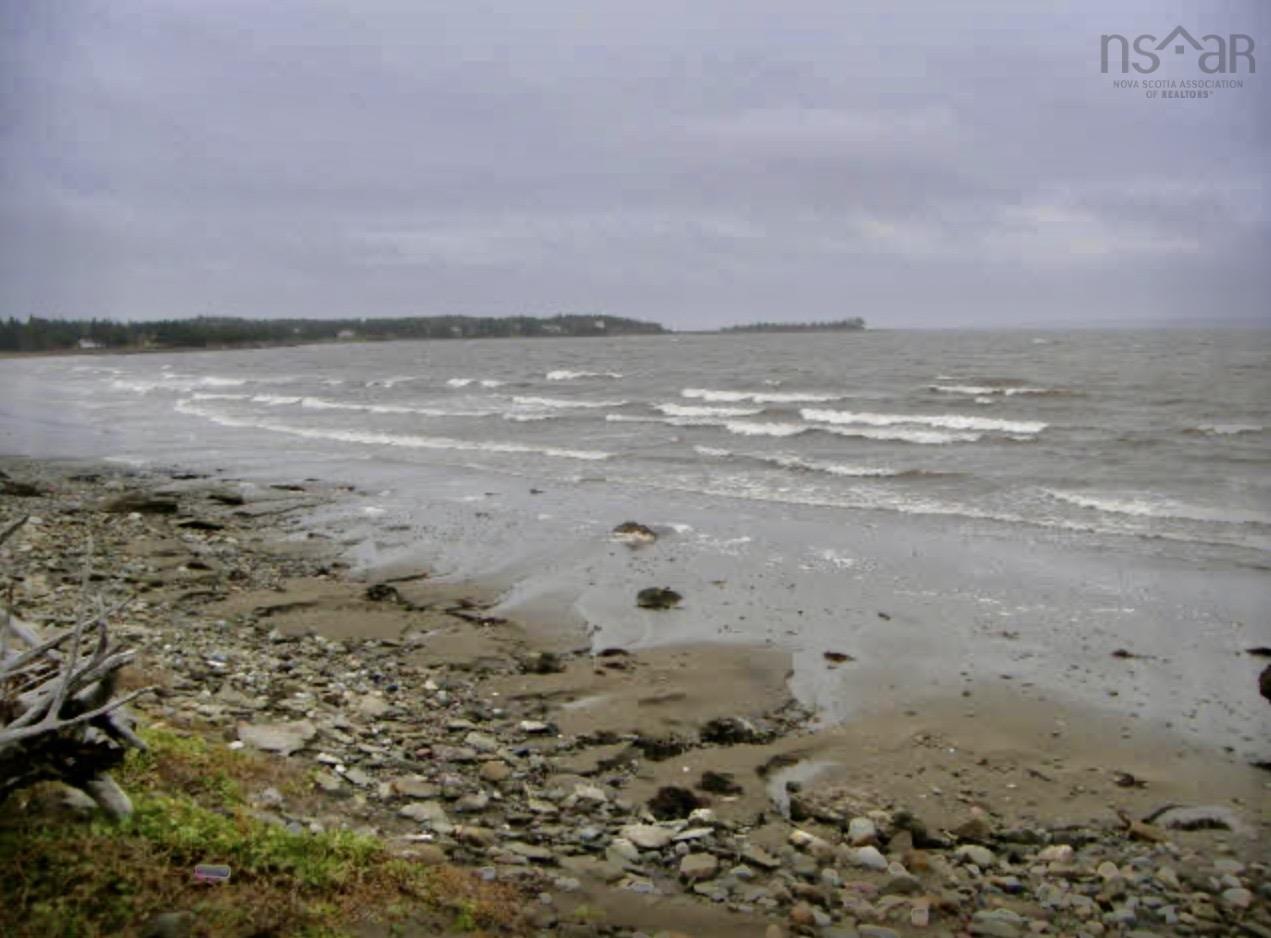 $79,900.00: 255 Highway, Round Island