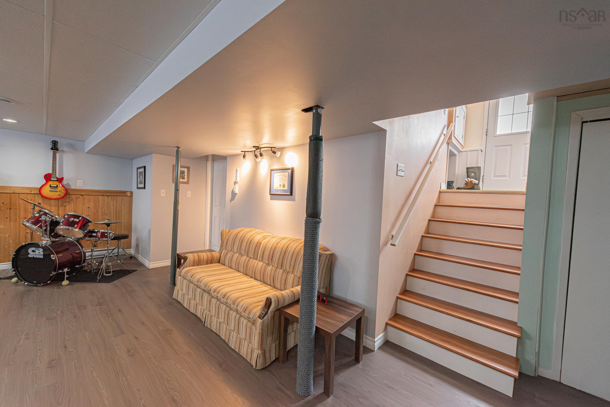 $364,900.00: 9 Terrace Avenue, Stellarton