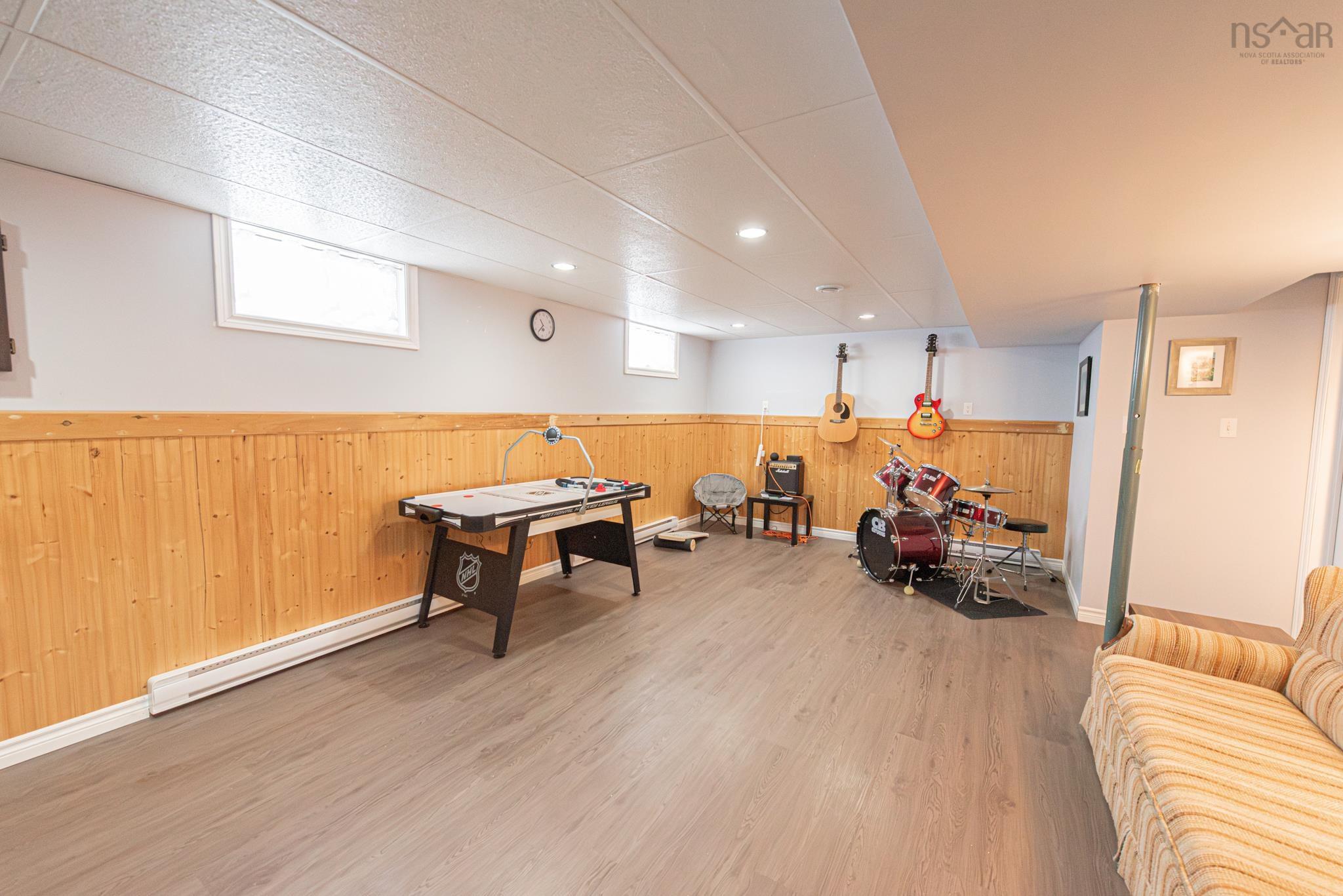 $369,900.00: 9 Terrace Avenue, Stellarton