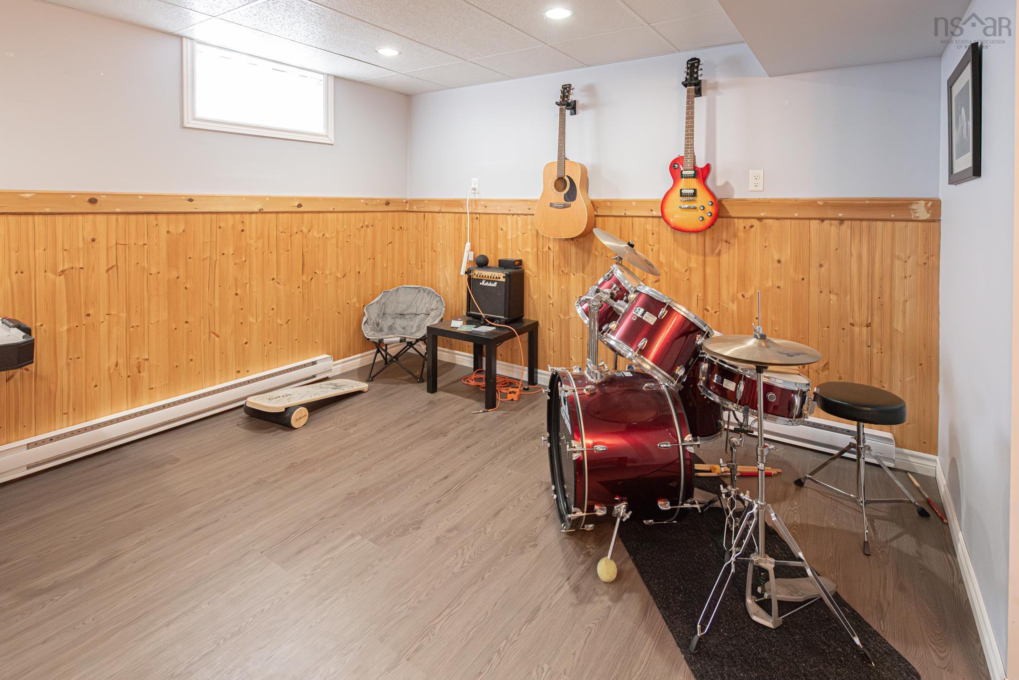 $364,900.00: 9 Terrace Avenue, Stellarton