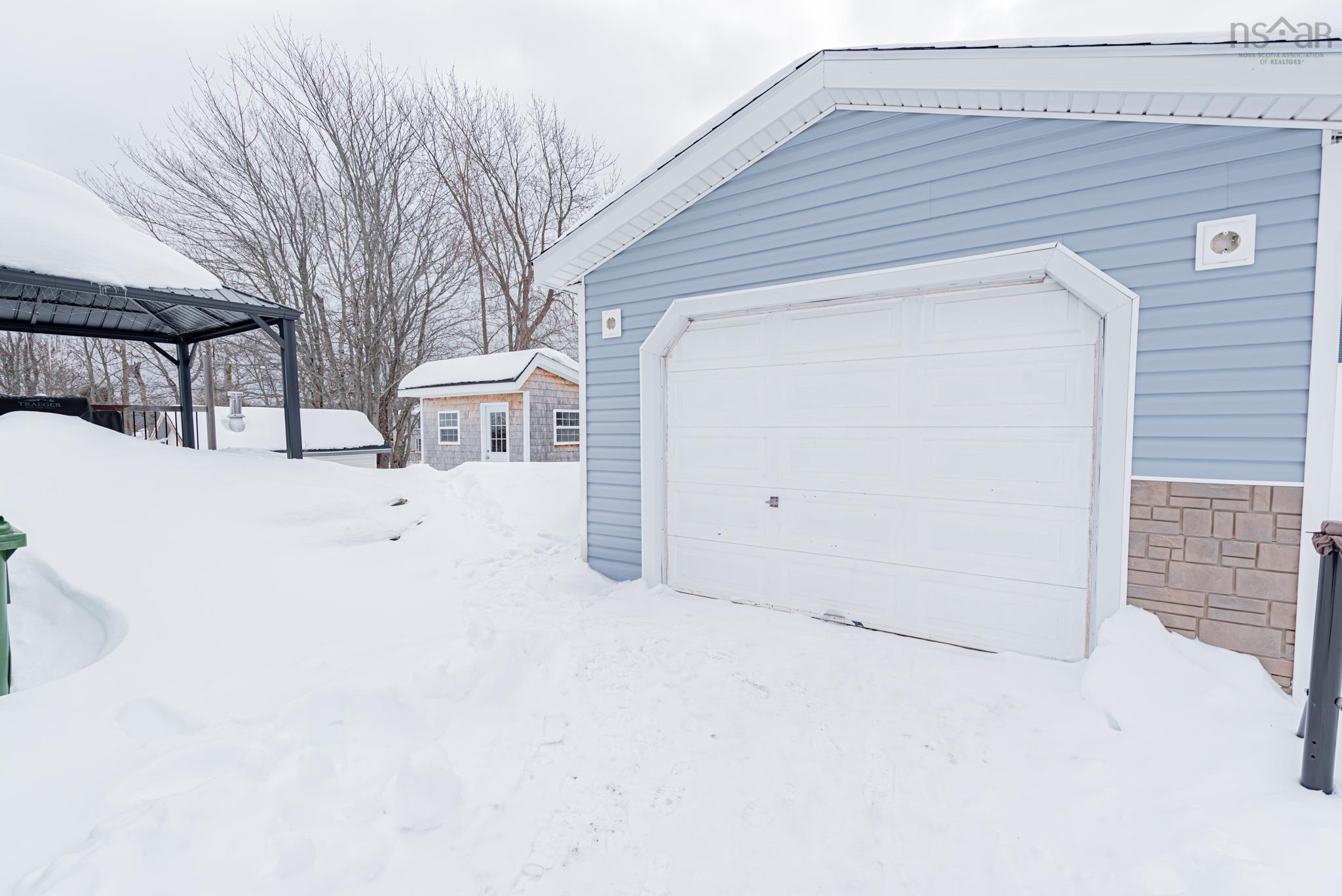 $369,900.00: 9 Terrace Avenue, Stellarton