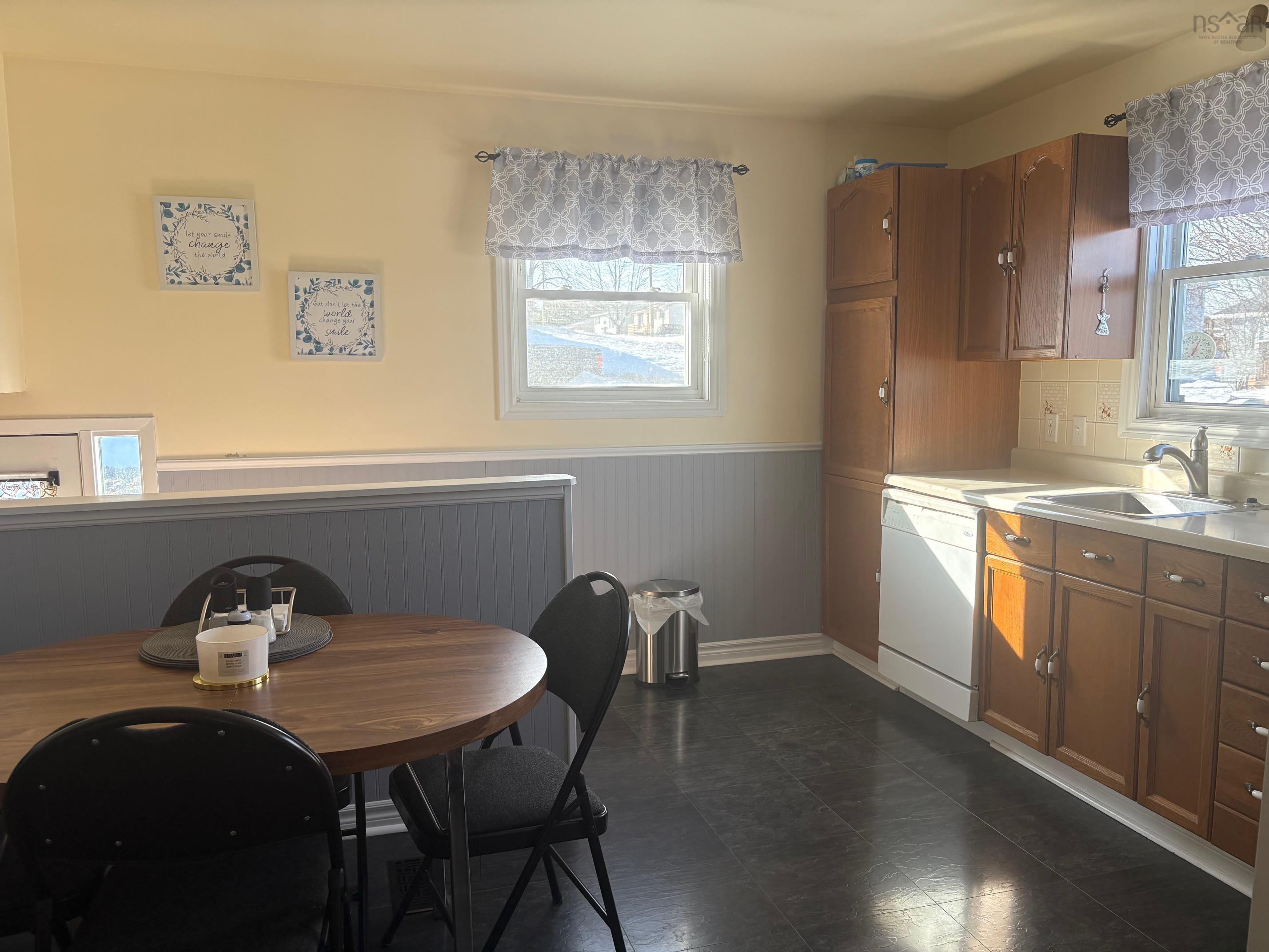 $364,900.00: 9 Terrace Avenue, Stellarton