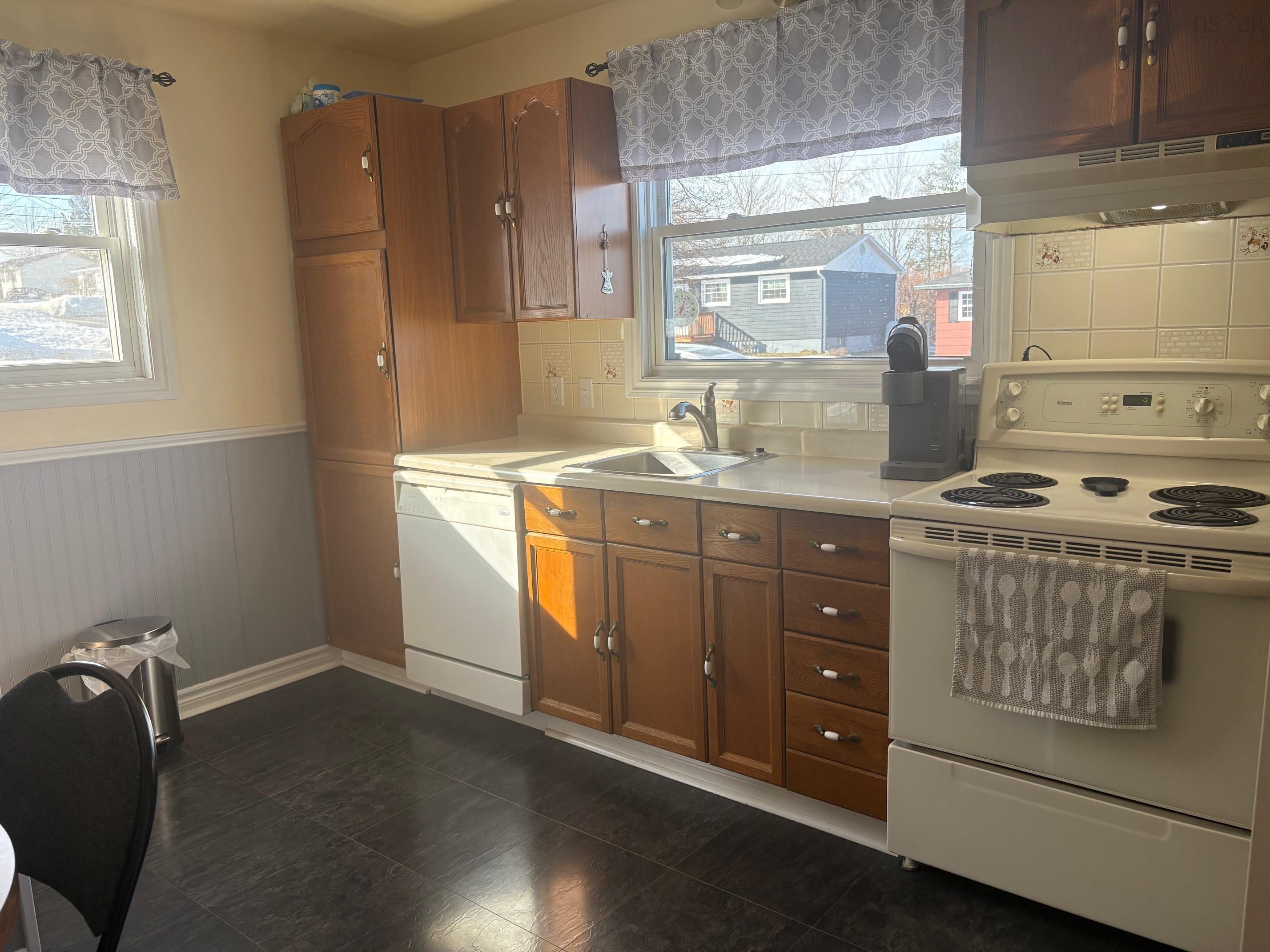 $364,900.00: 9 Terrace Avenue, Stellarton