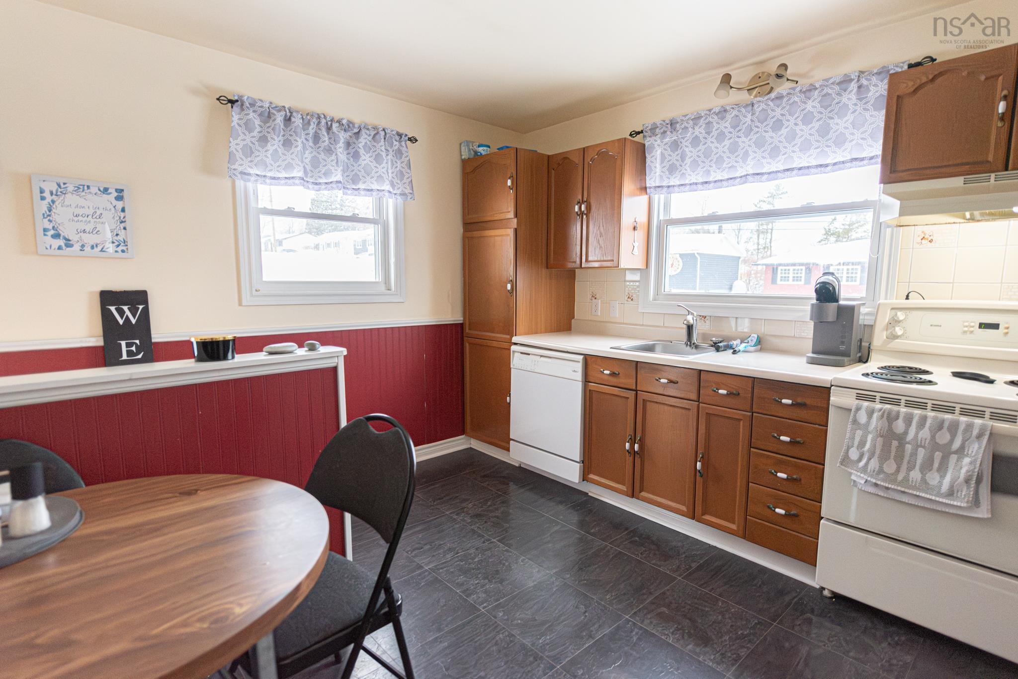 $369,900.00: 9 Terrace Avenue, Stellarton