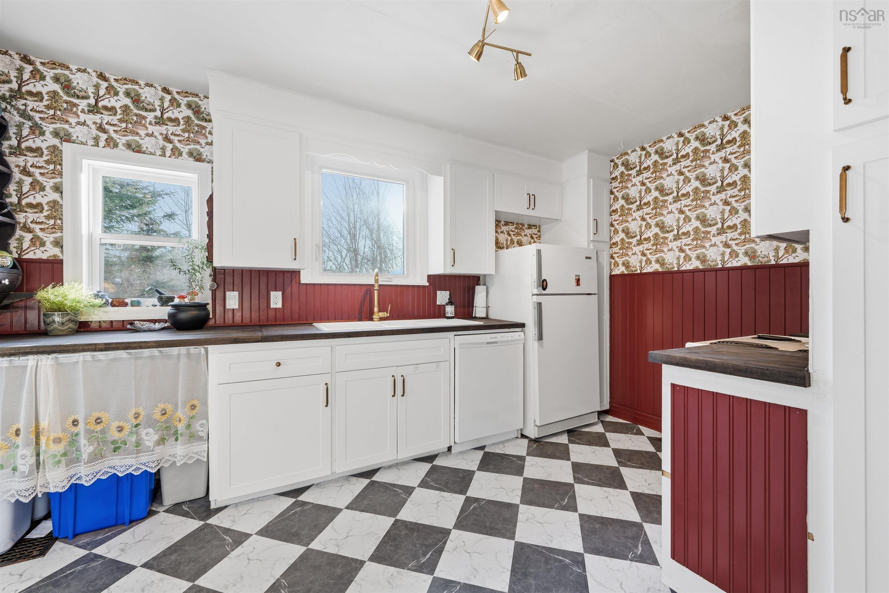 $365,000.00: 1470 King Street, Windsor