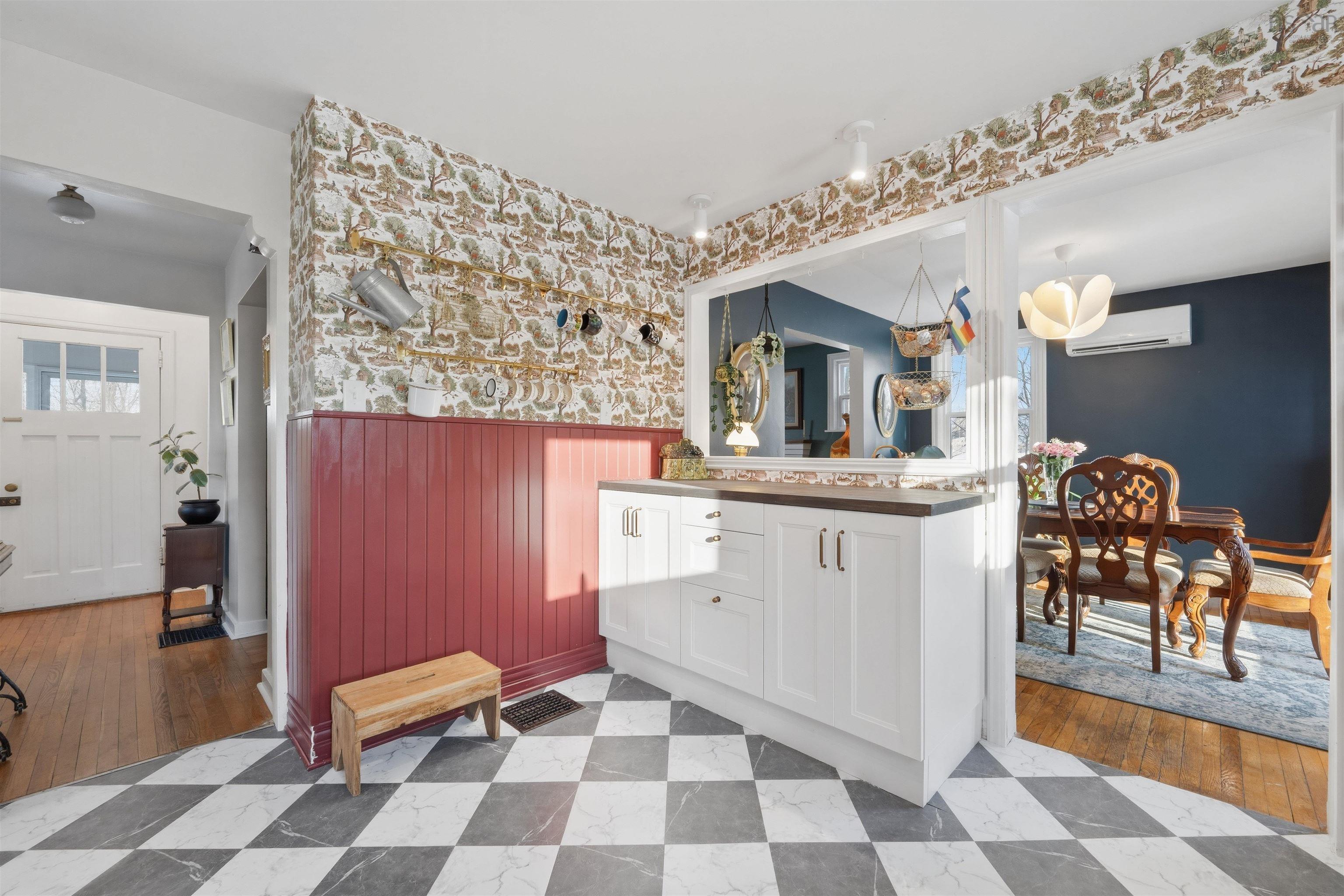 $365,000.00: 1470 King Street, Windsor