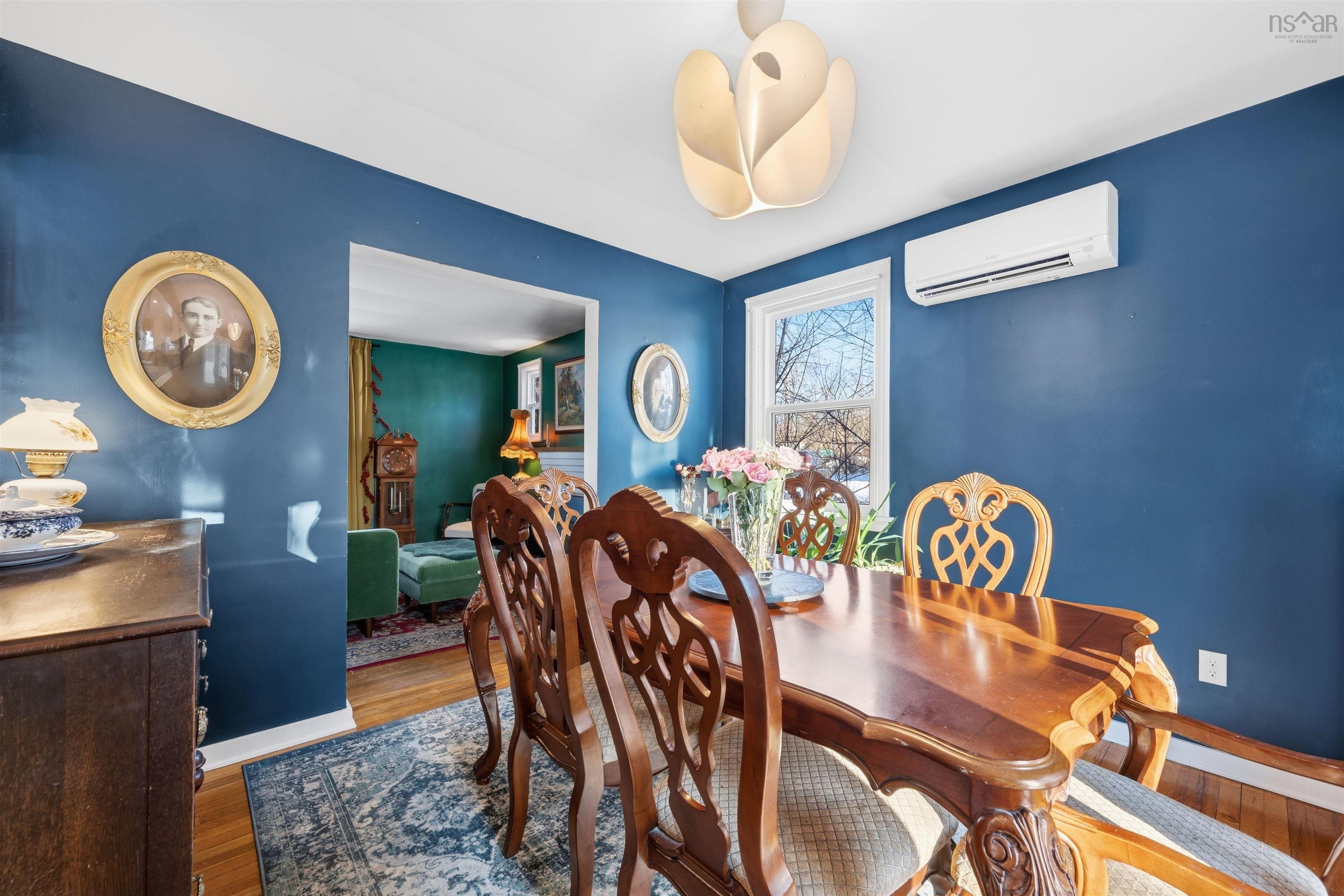 $365,000.00: 1470 King Street, Windsor