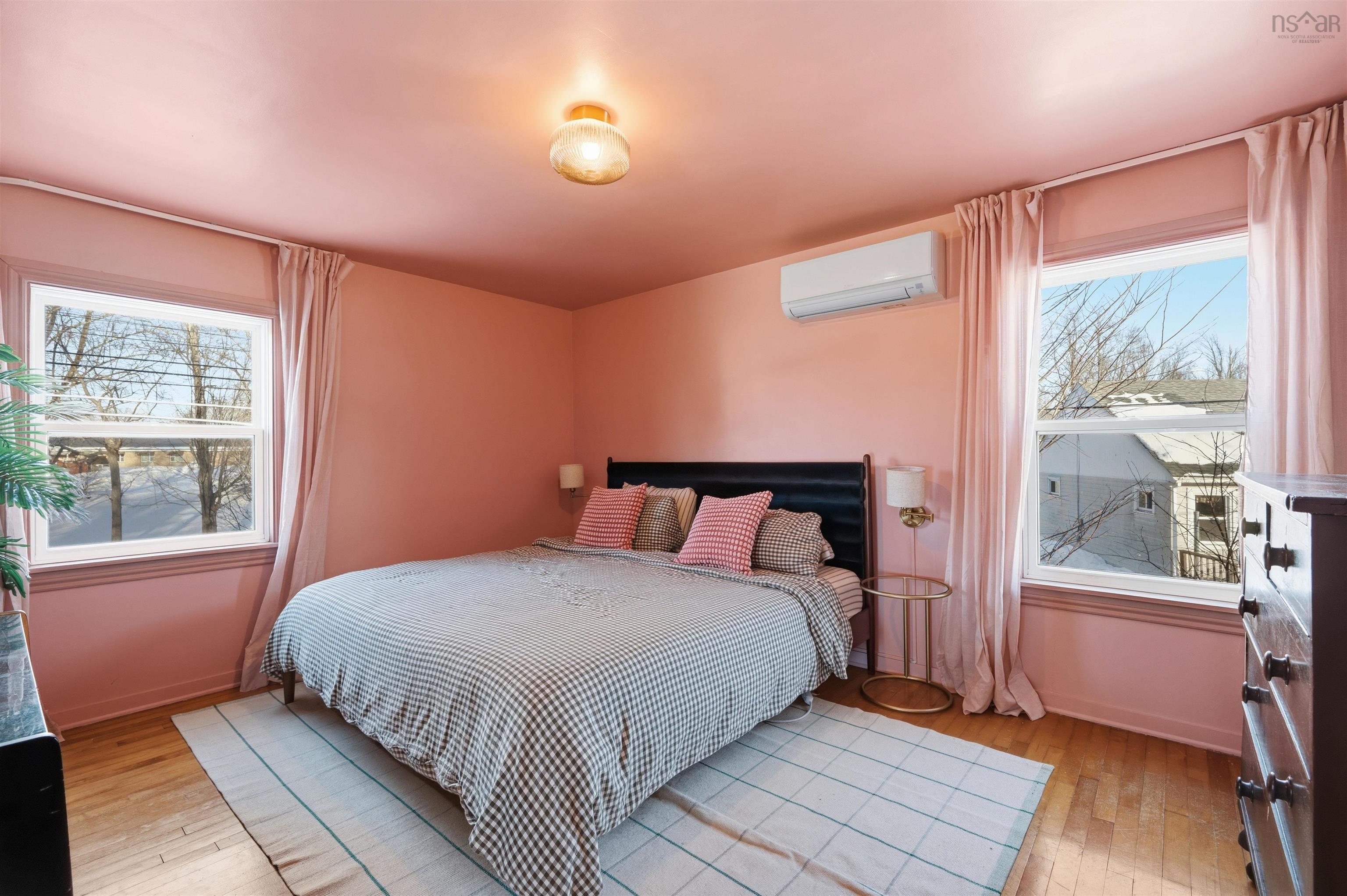 $365,000.00: 1470 King Street, Windsor