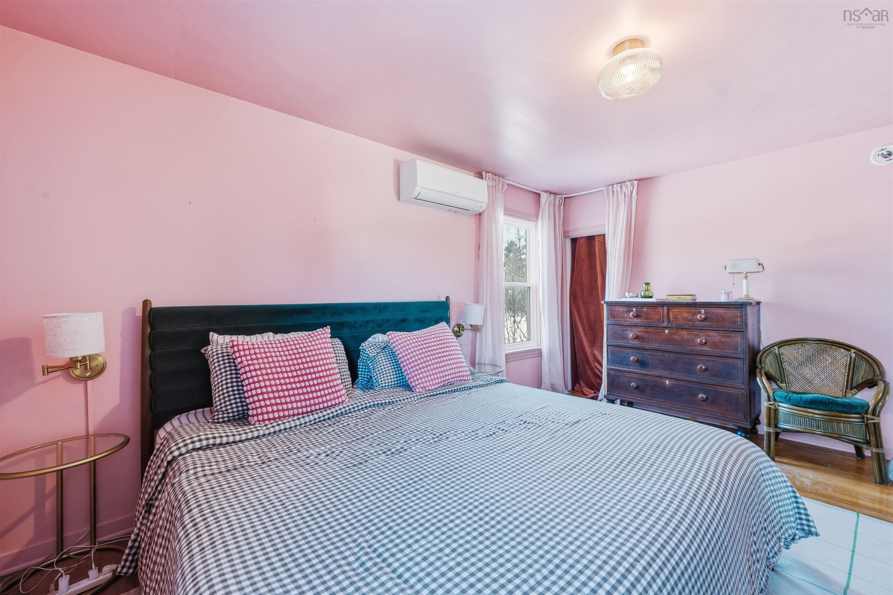 $365,000.00: 1470 King Street, Windsor