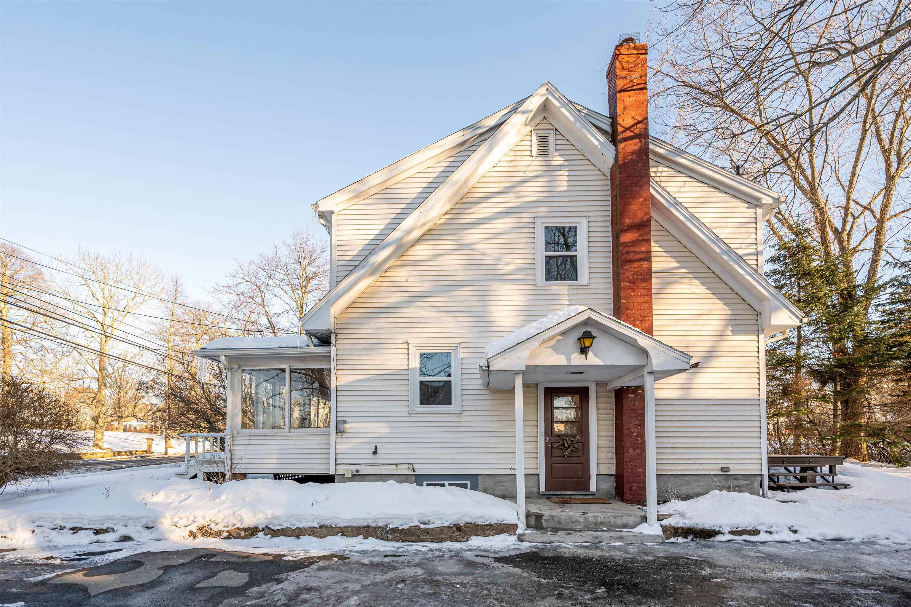 $365,000.00: 1470 King Street, Windsor