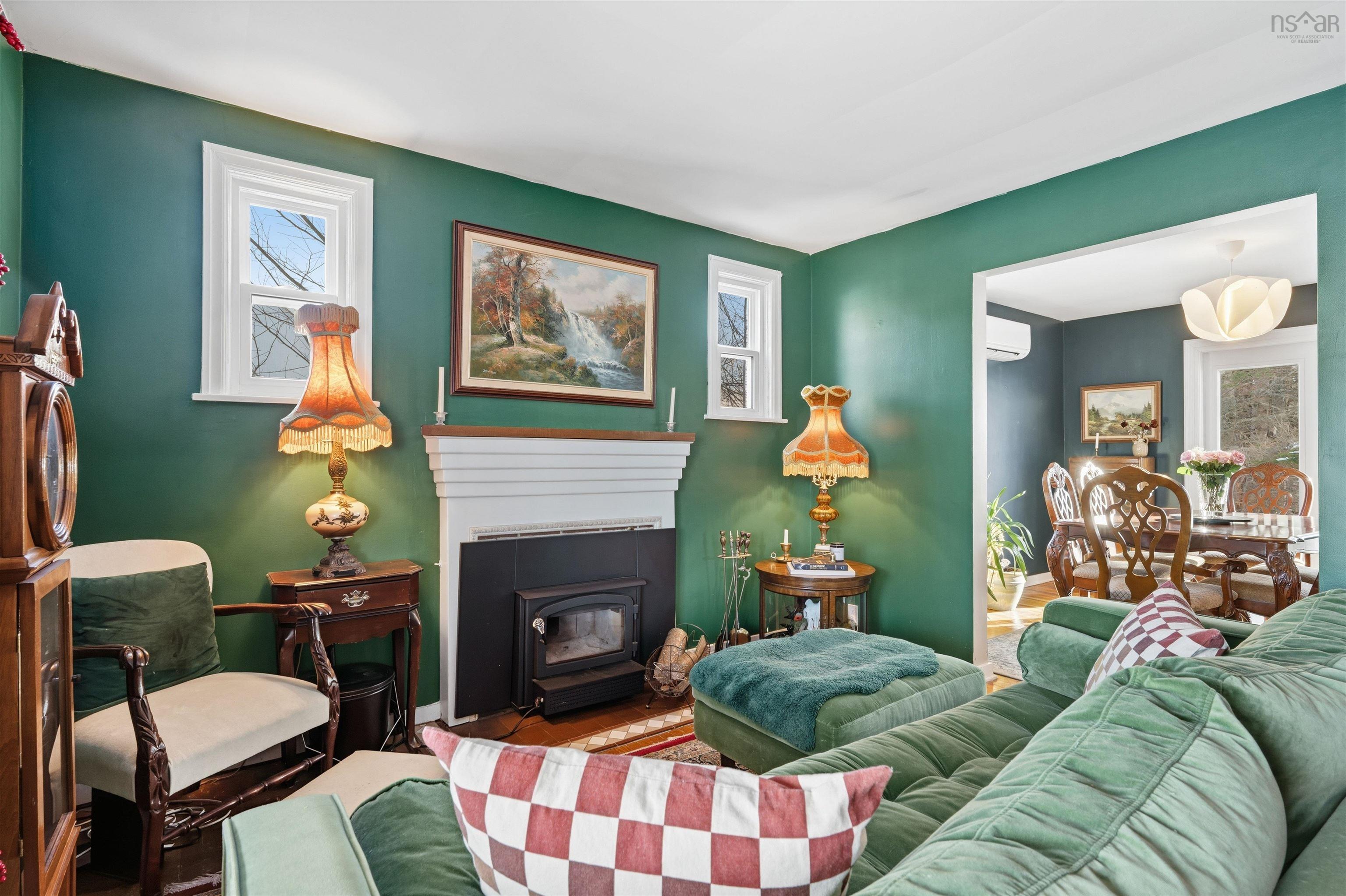 $365,000.00: 1470 King Street, Windsor