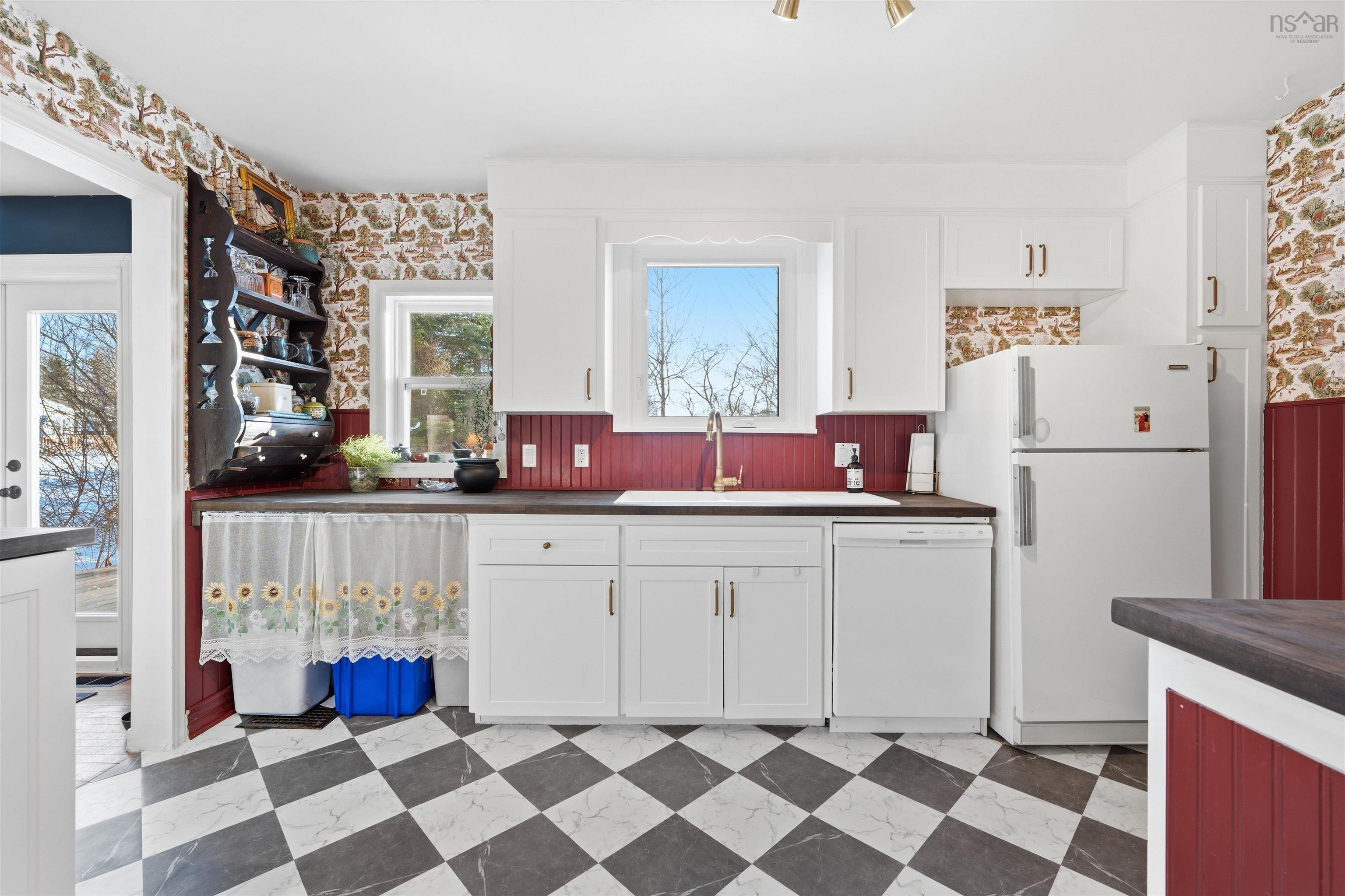 $365,000.00: 1470 King Street, Windsor