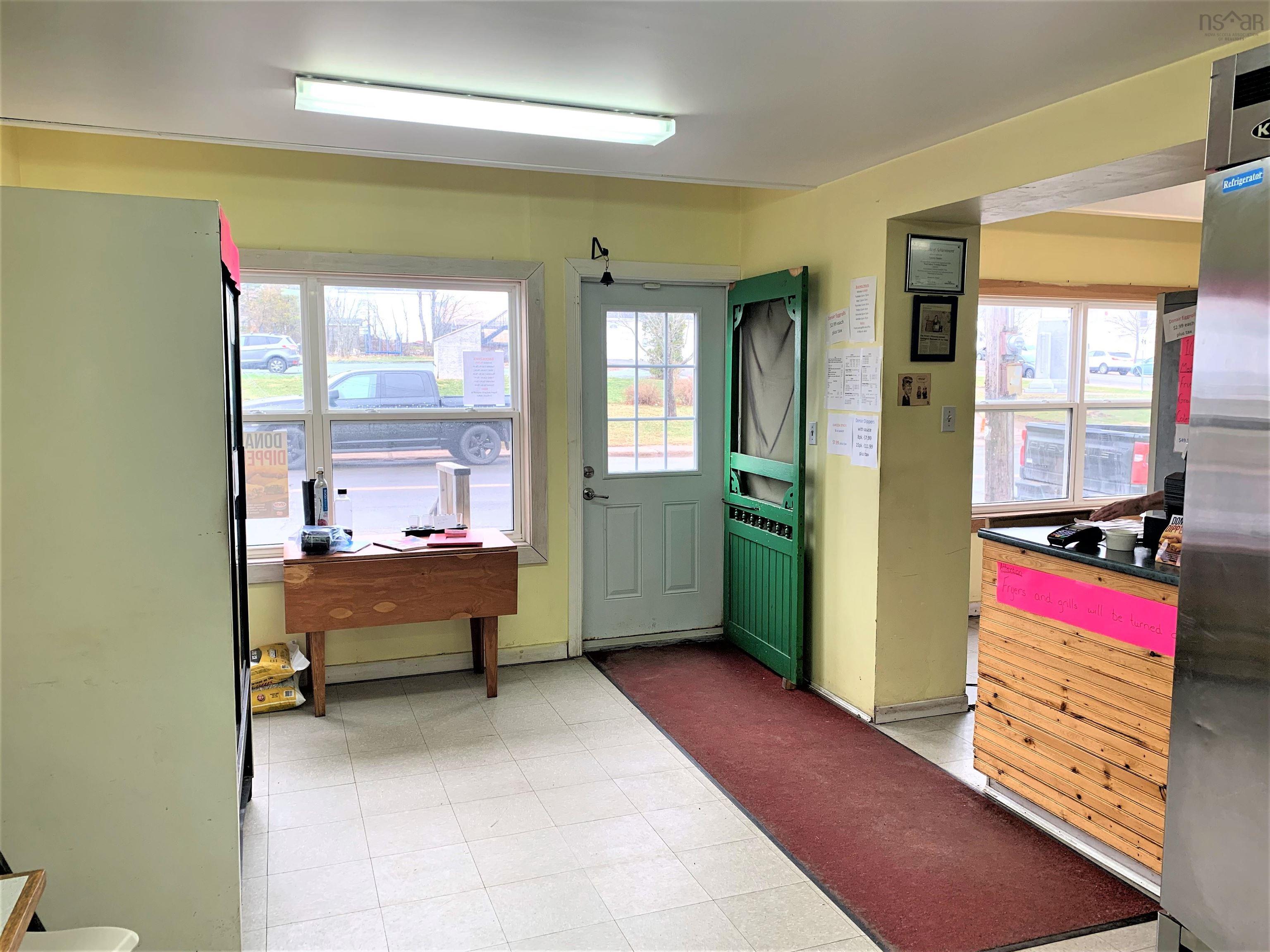 $249,900.00: 6 Junction Road, Springhill