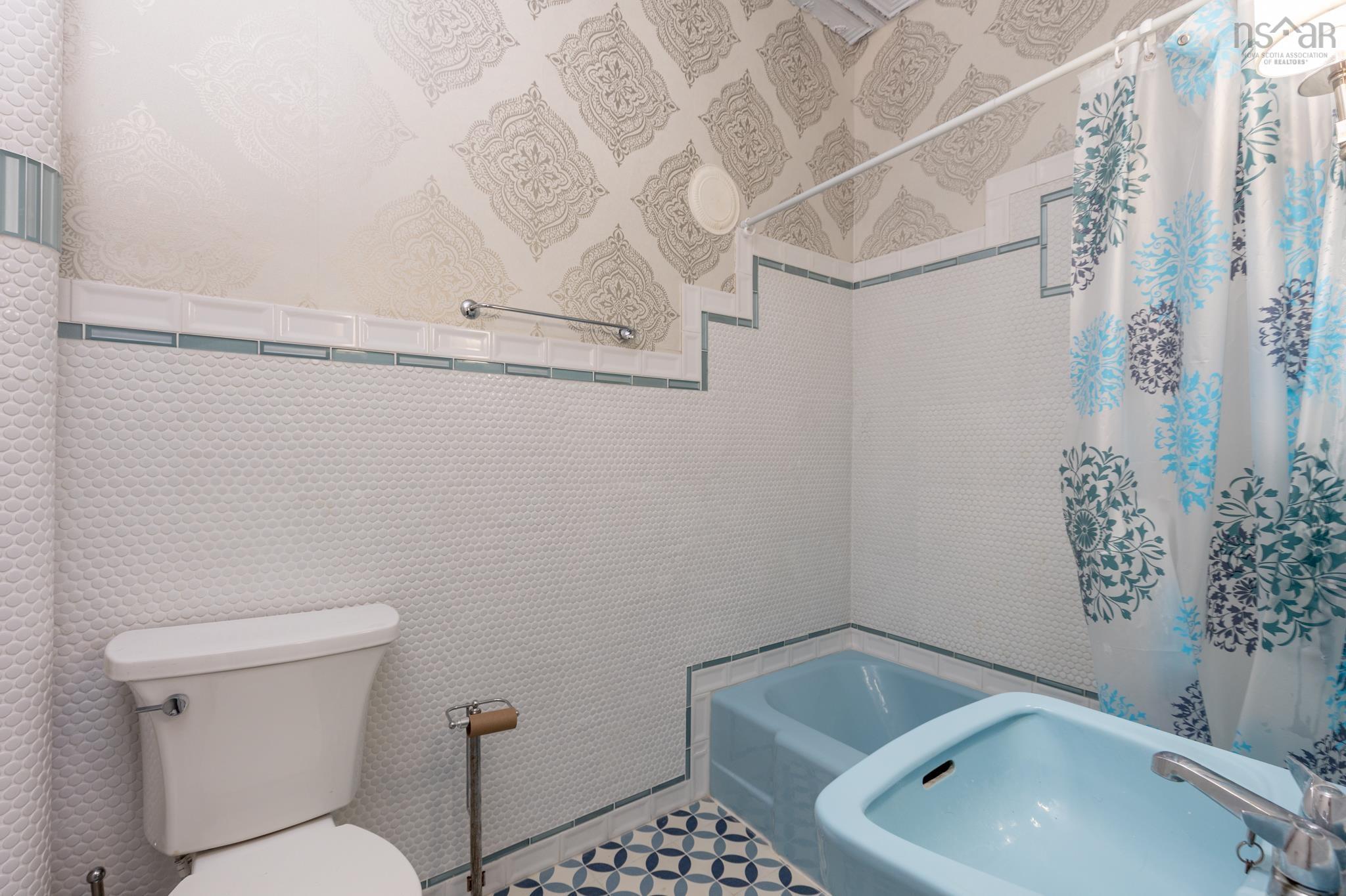 $375,000.00: 1124 Highway 335, Middle West Pubnico