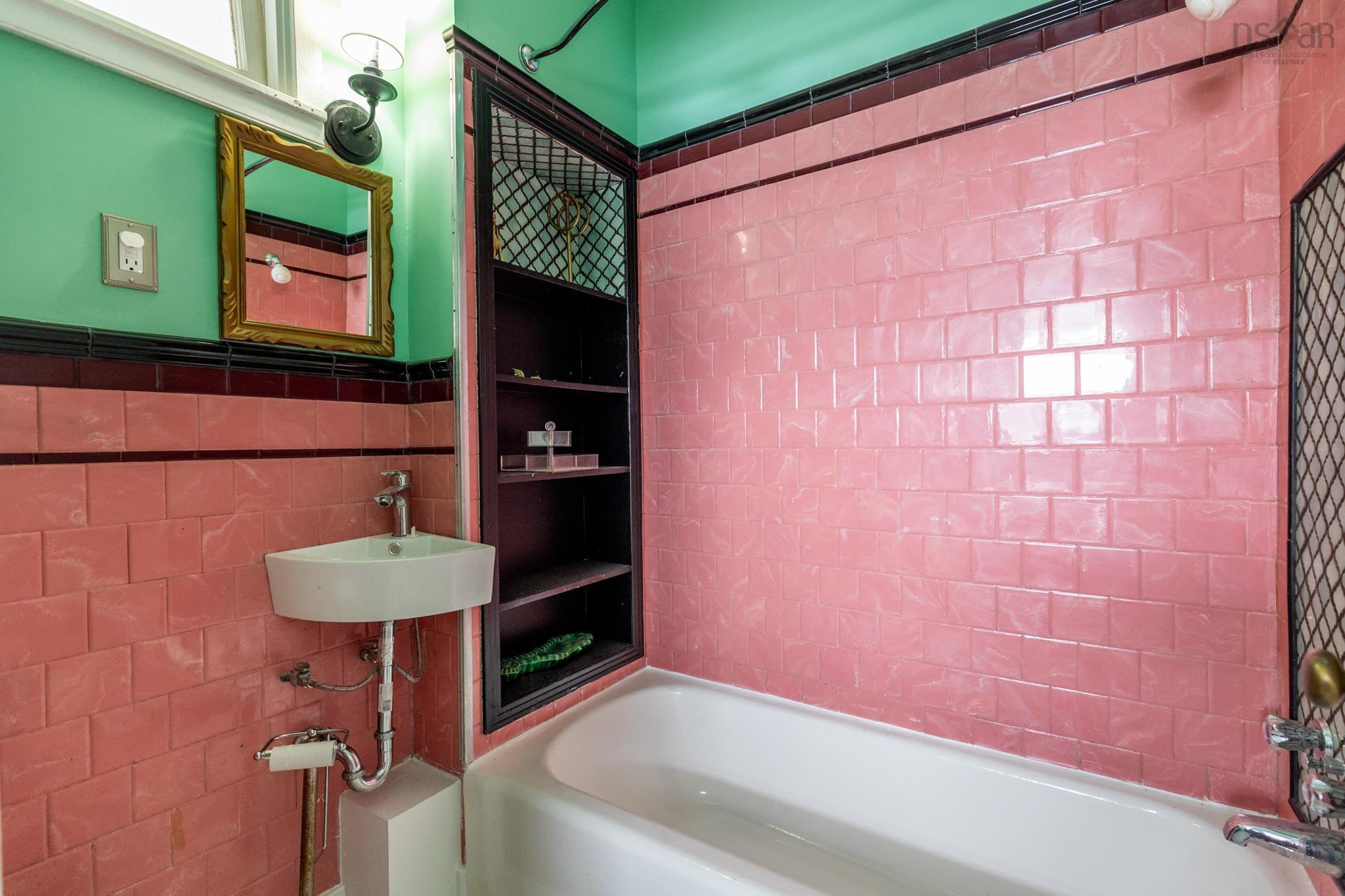 $375,000.00: 1124 Highway 335, Middle West Pubnico