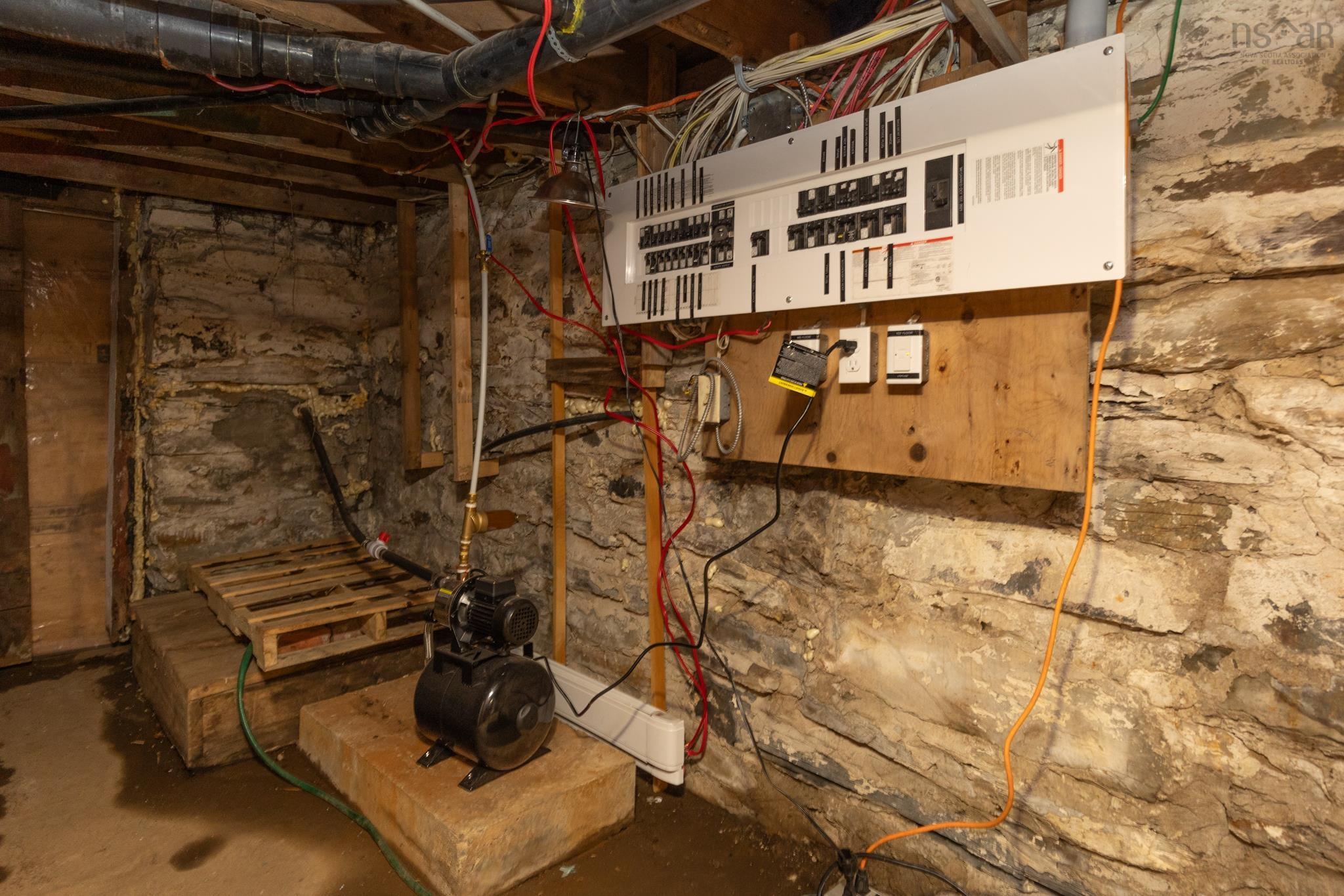 $375,000.00: 1124 Highway 335, Middle West Pubnico