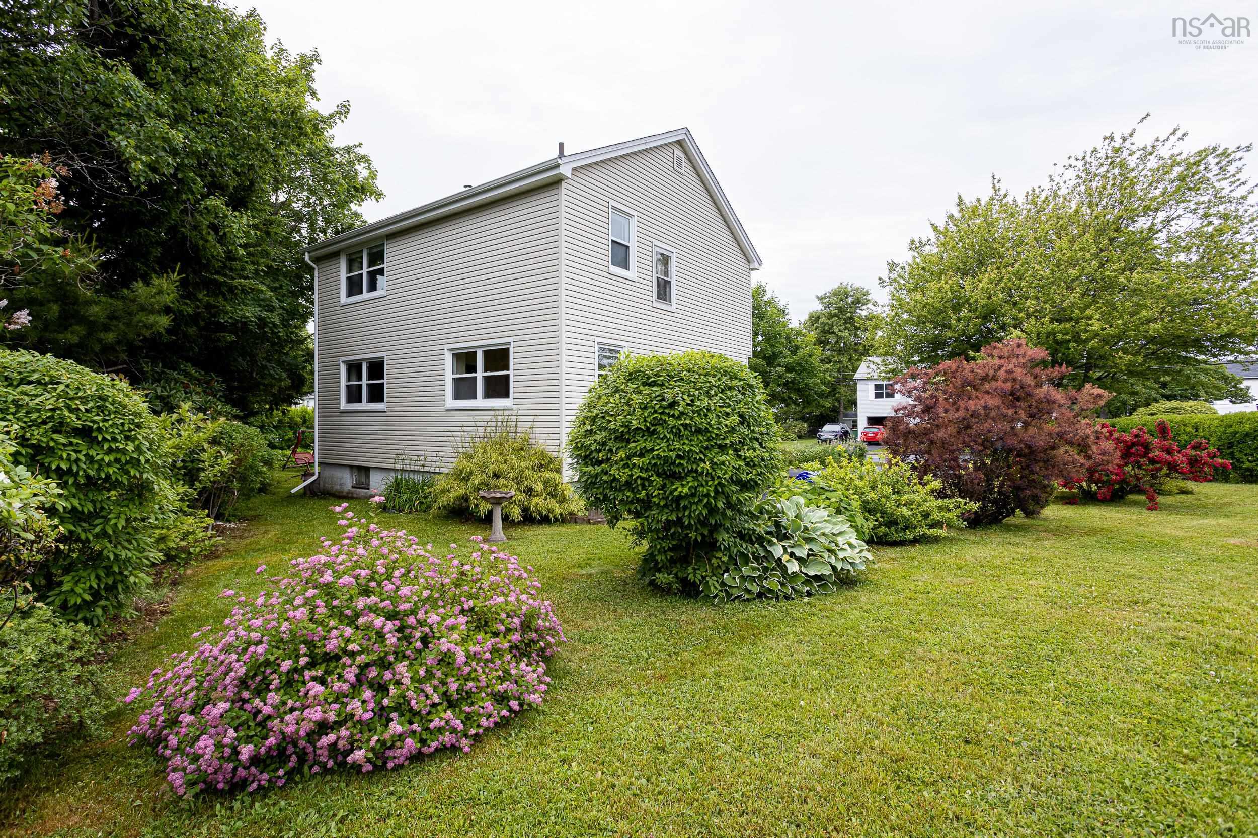 38 Lawson Avenue, Dartmouth, NS (MLS 202603035)