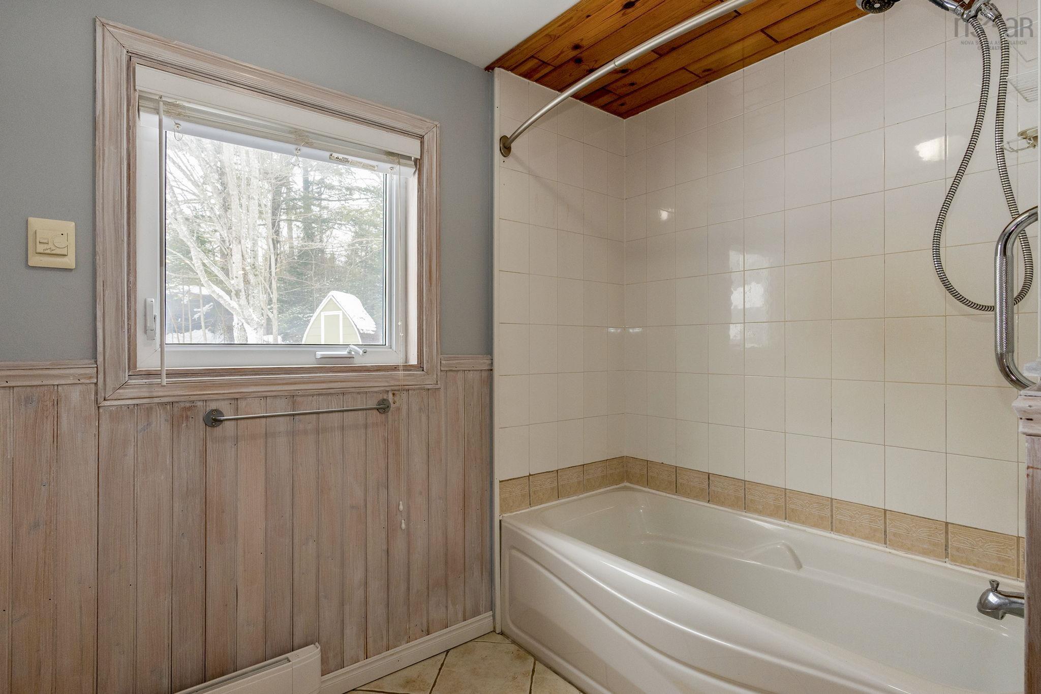 $679,900.00: 183 Lakewood Drive, Shortts Lake