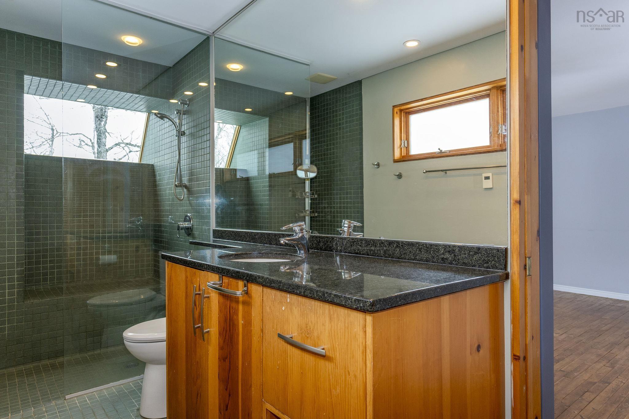 $679,900.00: 183 Lakewood Drive, Shortts Lake