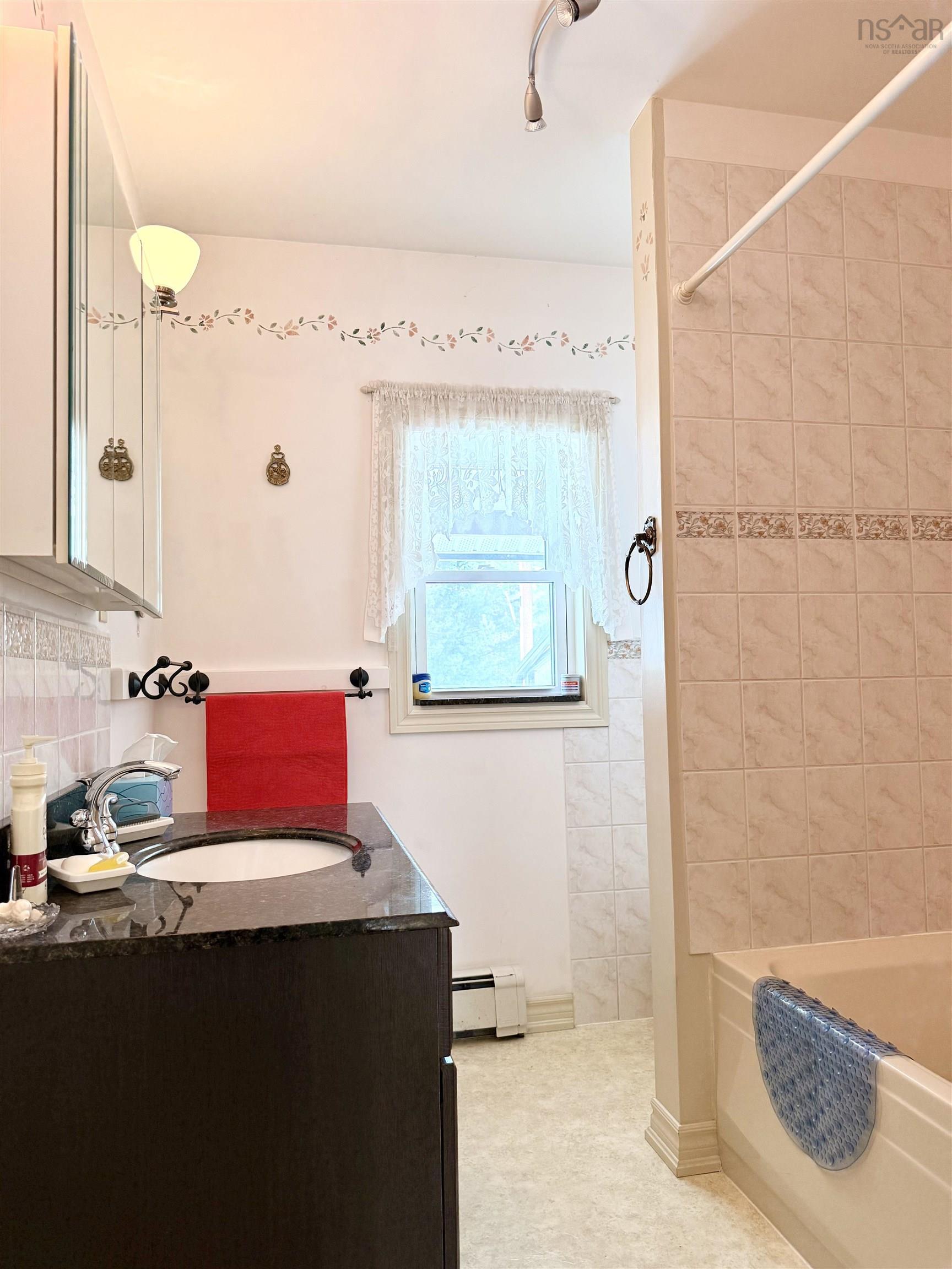 $429,000.00: 196 Hartz Point Road, Shelburne