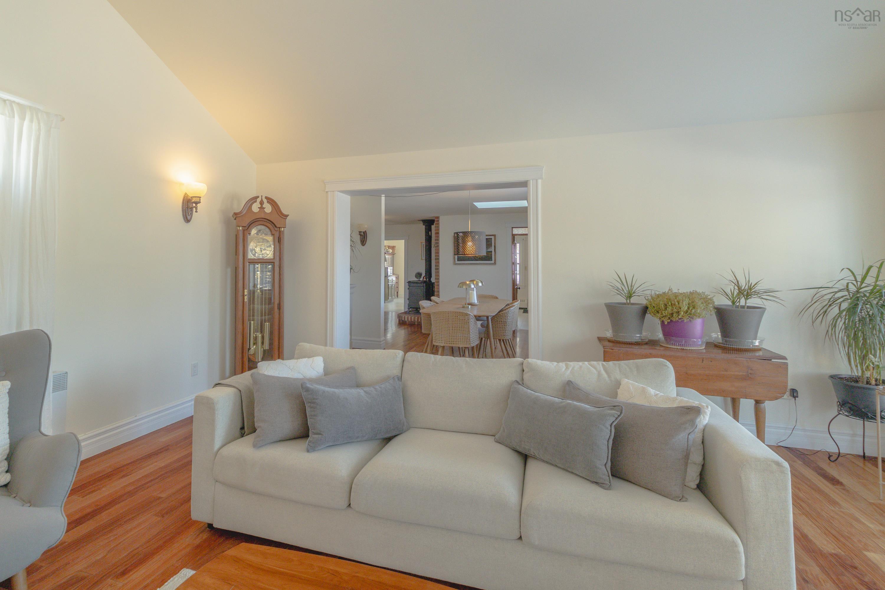 $469,900.00: 1387 Highway 1, Wellington