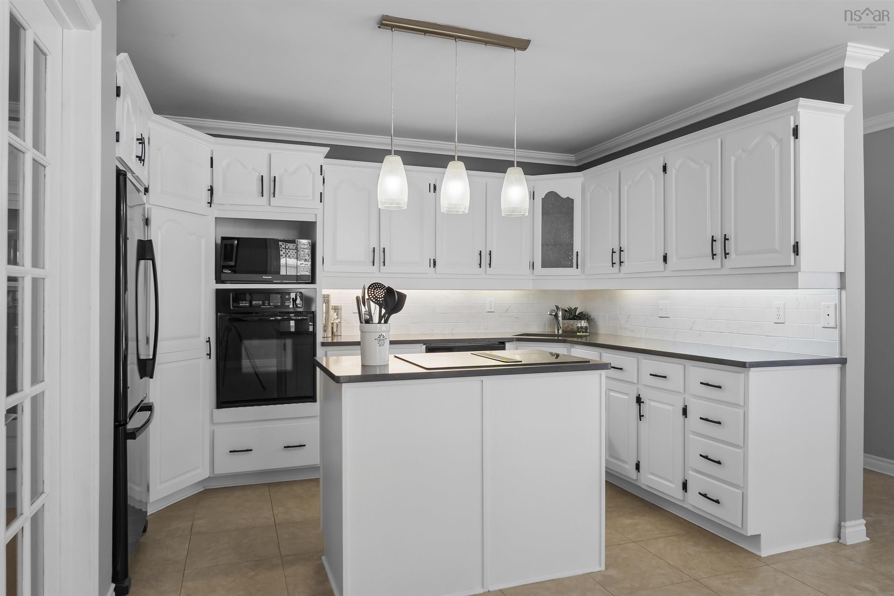 $659,900.00: 8 Castlewood Drive, Fall River