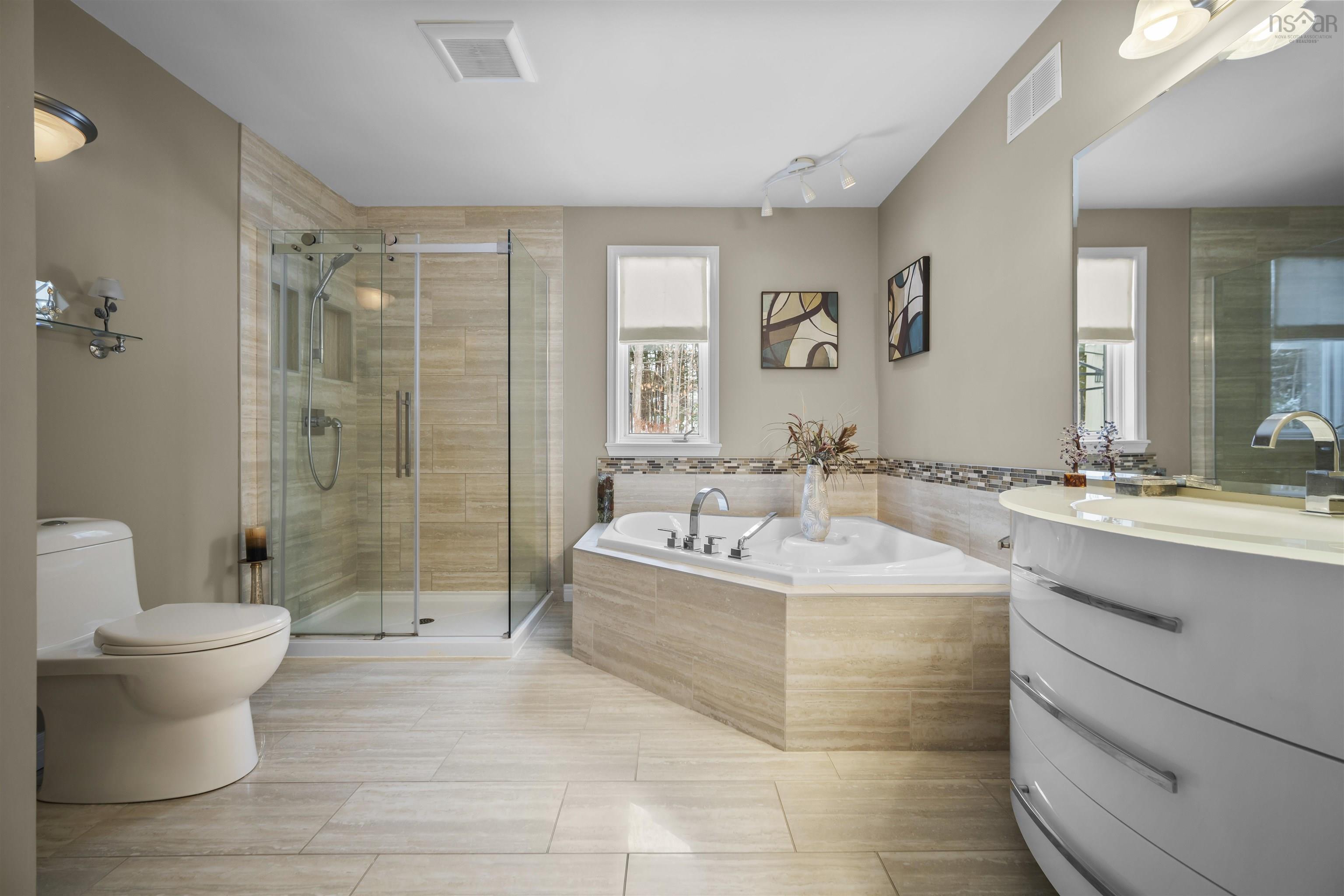 $659,900.00: 8 Castlewood Drive, Fall River