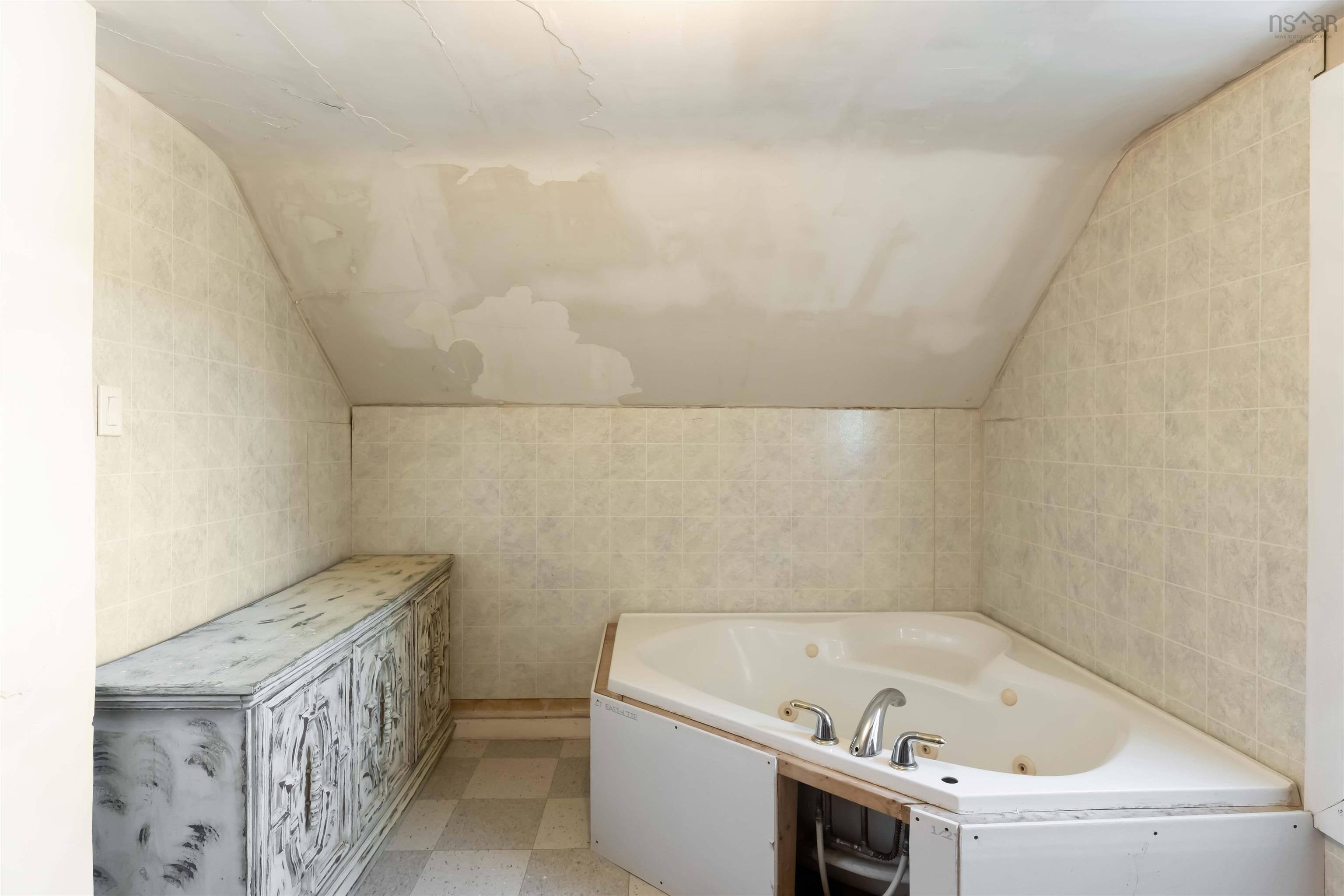 $299,900.00: 736 Cambridge Road, Cambridge