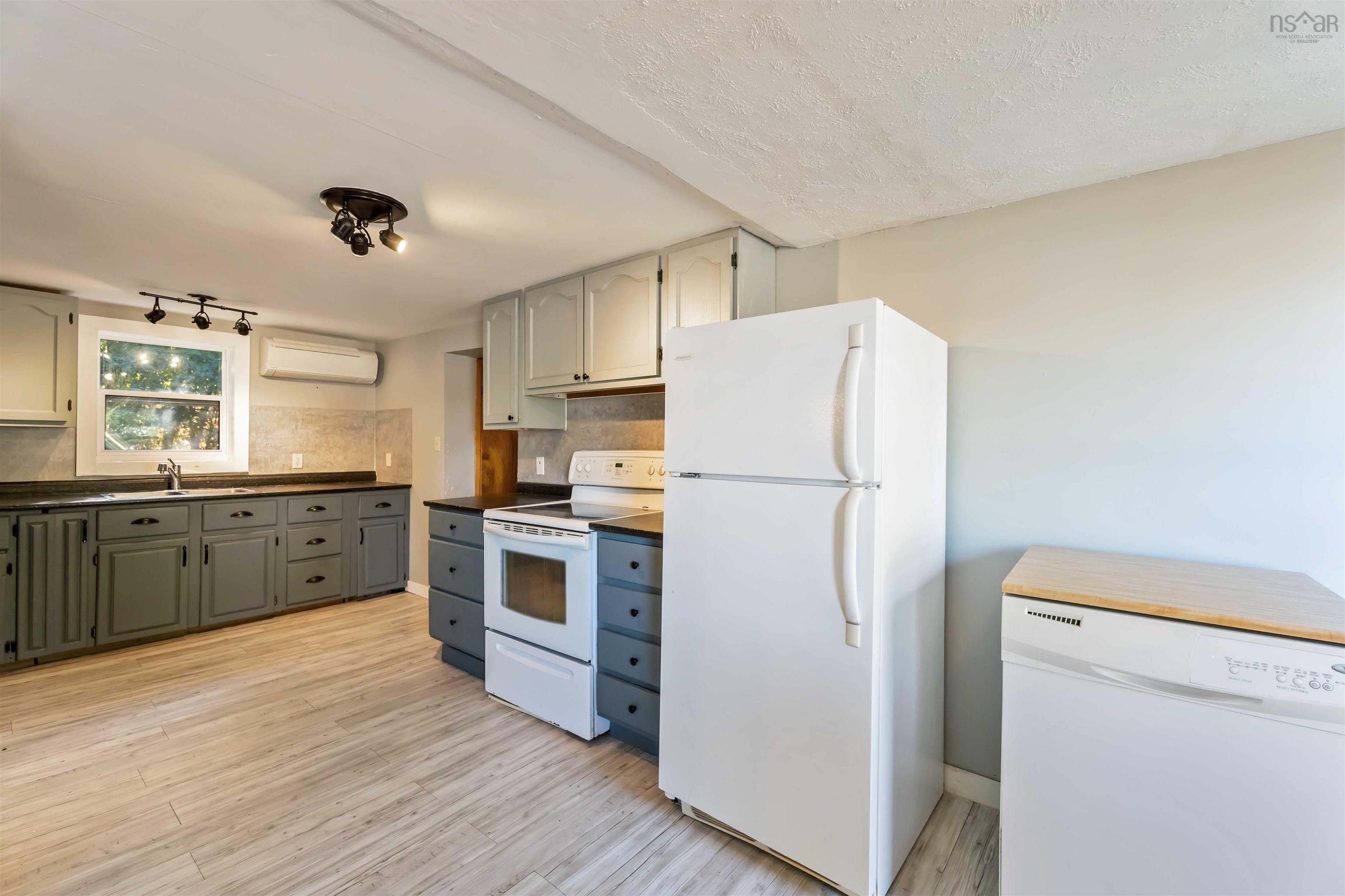 $299,900.00: 736 Cambridge Road, Cambridge